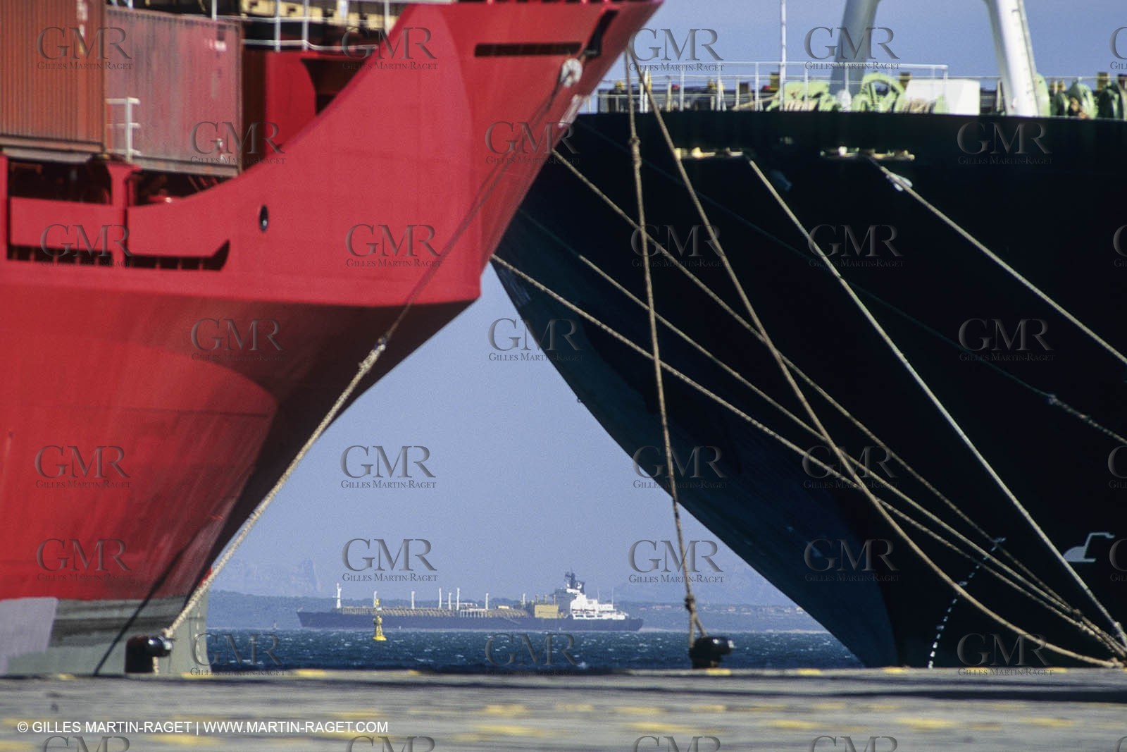 Monde maritime, opérations porturaires, ports, manoeuvres, marine world, harbour operations, maritime shipping,