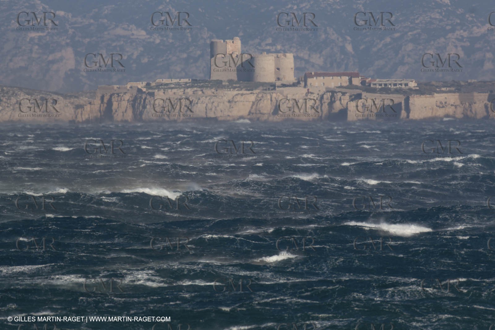 14 03 13 - Marseille (FRA) - Tempête de Mistral
