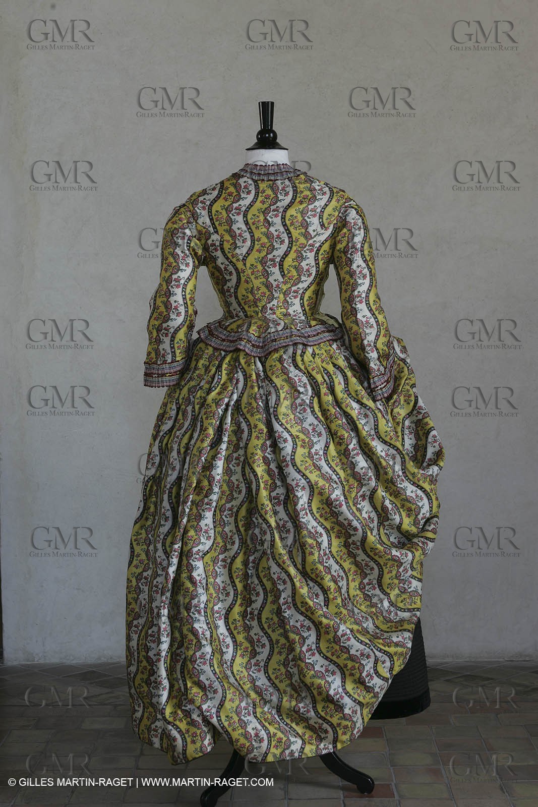 May 2004 - La Tour d'Aigues (FRA, 84) - Old costumes for women of the South exhibition