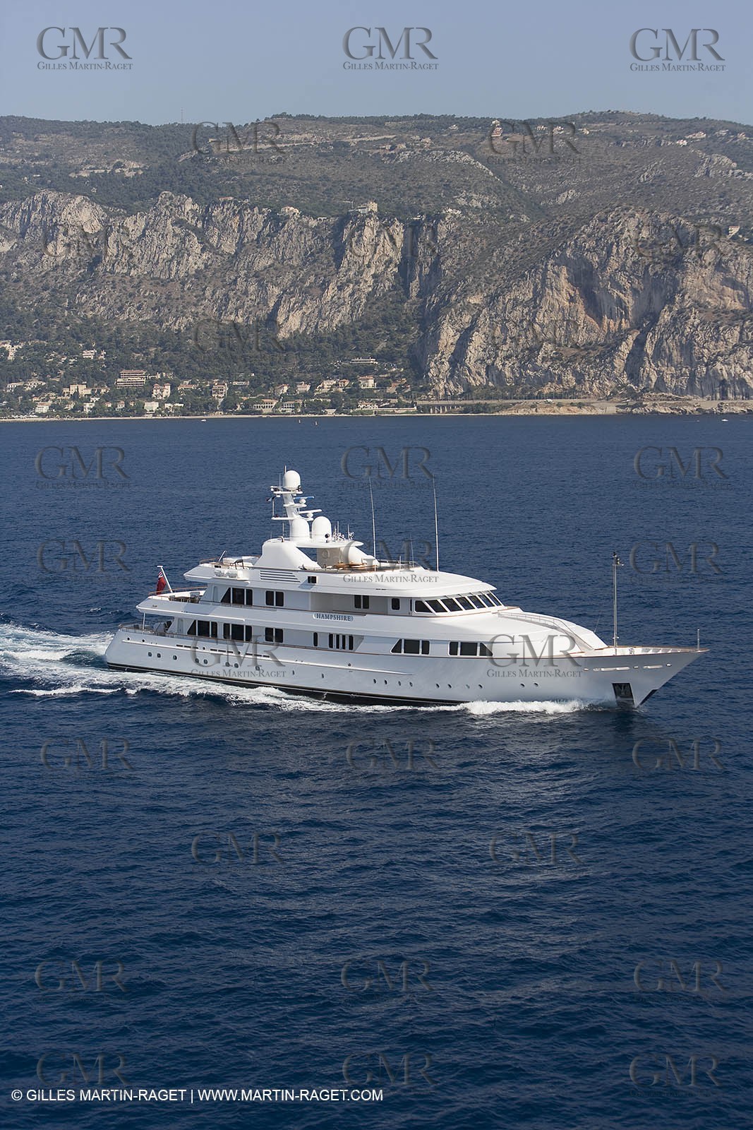 28 07 2007 - St Jean Cap Ferrat - SuperYachts - Motor Yachts - Hampshire