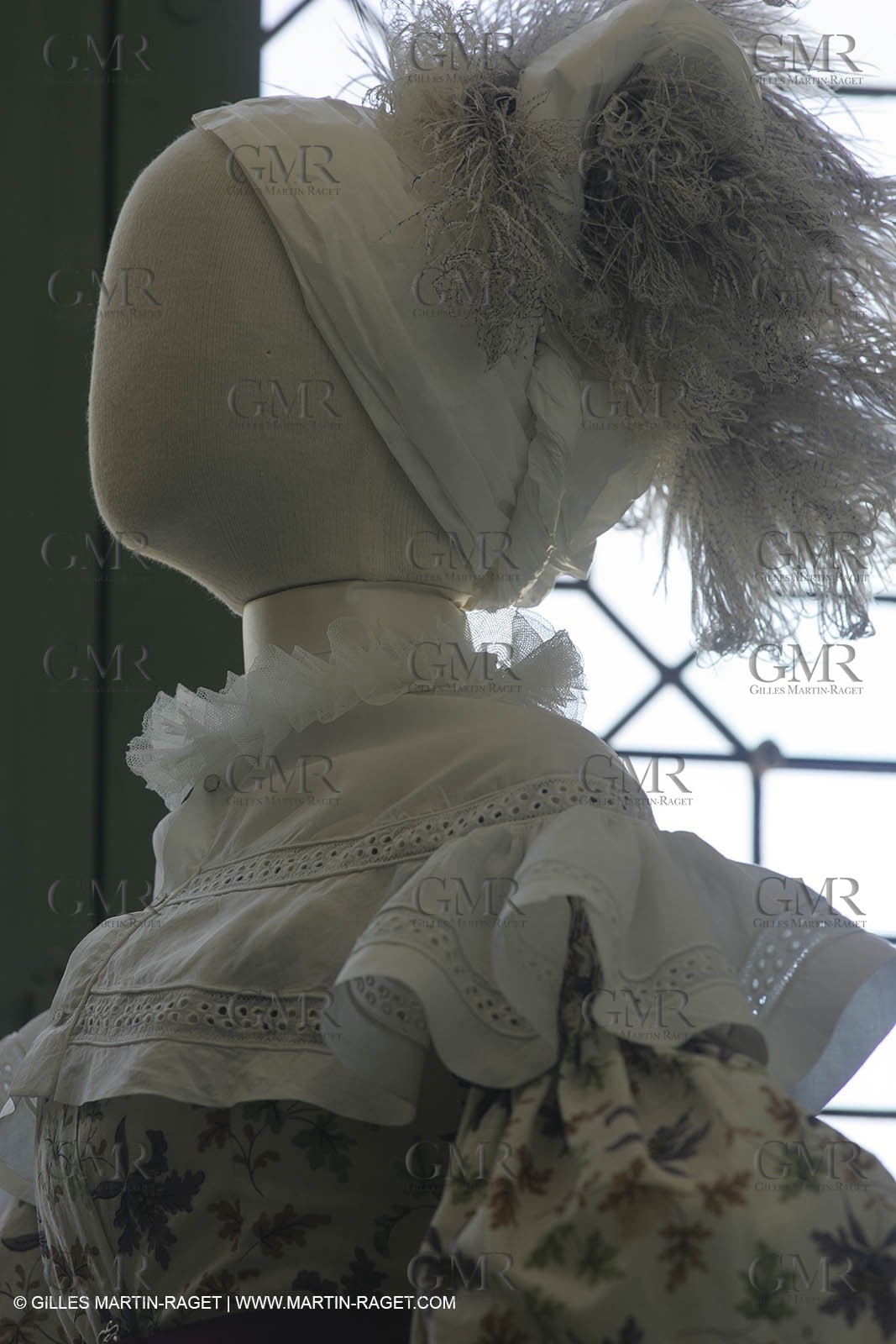 May 2004 - La Tour d'Aigues (FRA, 84) - Old costumes for women of the South exhibition