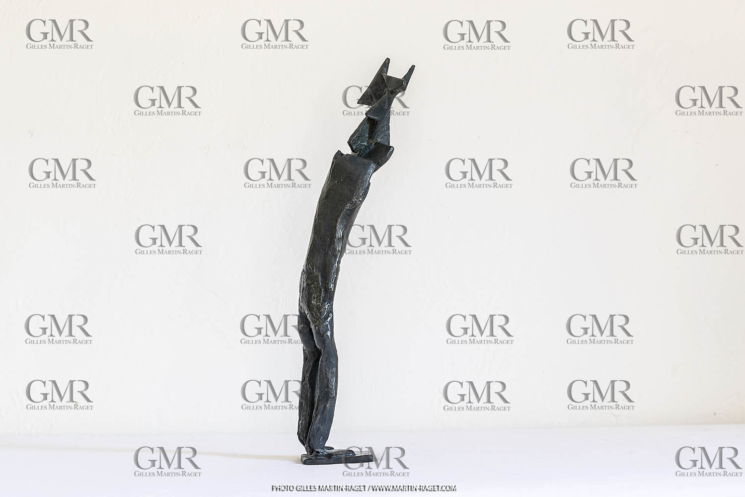 19 07 2020, St Rémy de Provence, (FRA,13), Oeuvre de Germaine Richier, Tauromachie 1956, bronze patinée foncée, numéroté 5 8, Fondeur L.Thinot, 43 X 7 X 12 cm, collection particulière,