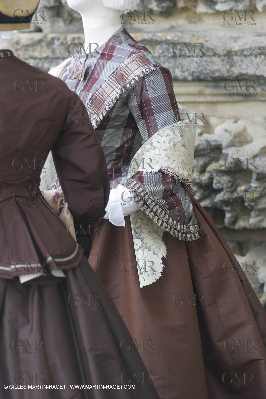 May 2004 - La Tour d'Aigues (FRA, 84) - Old costumes for women of the South exhibition