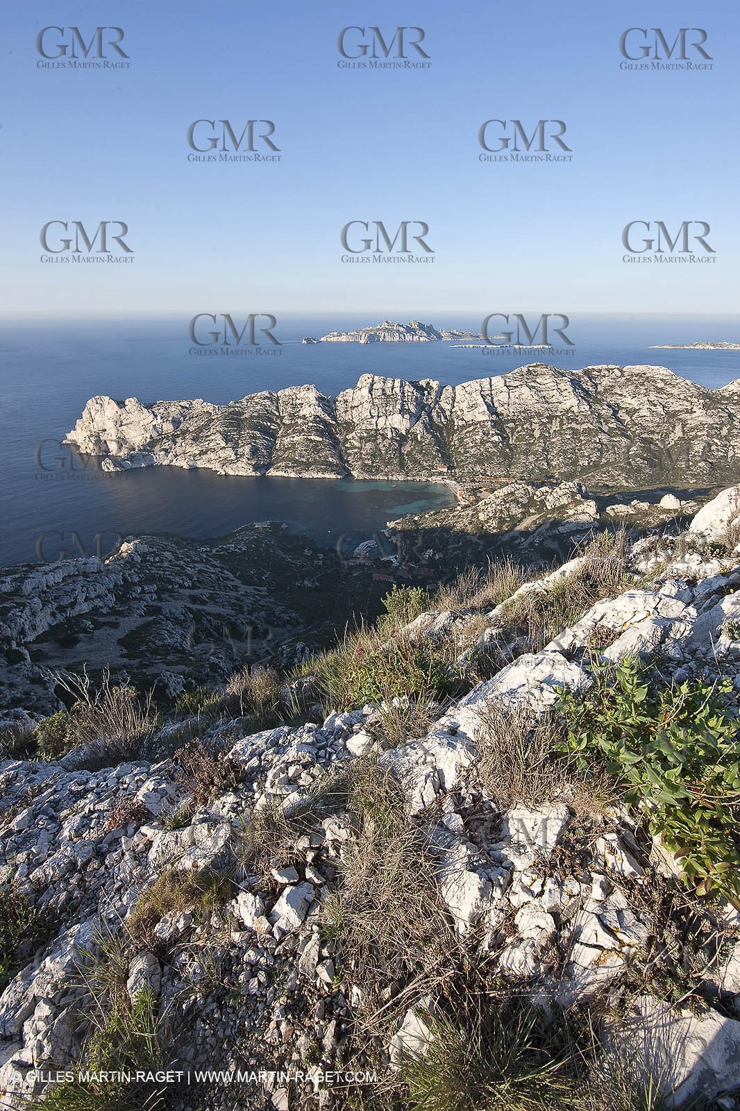 04 04 2009 - Marseille (FRA, 13) - Les Calanques - Marseille as seen from the top of the Baou Rond summit