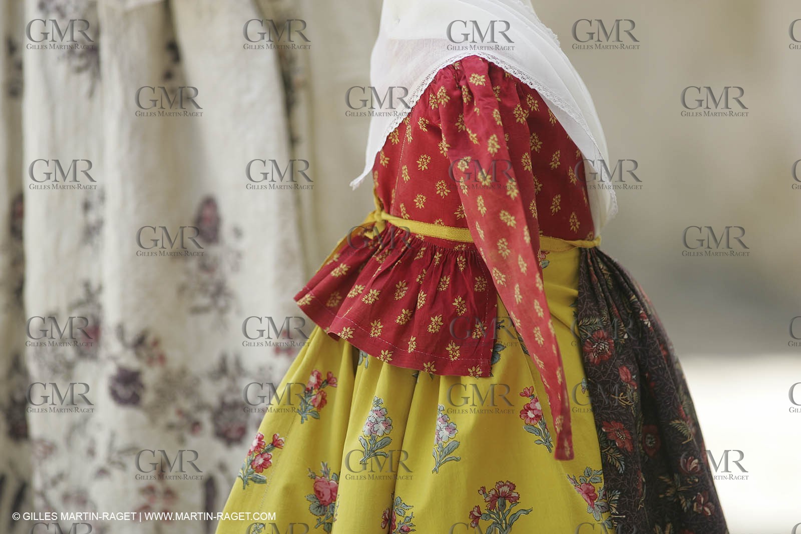 May 2004 - La Tour d'Aigues (FRA, 84) - Old costumes for women of the South exhibition