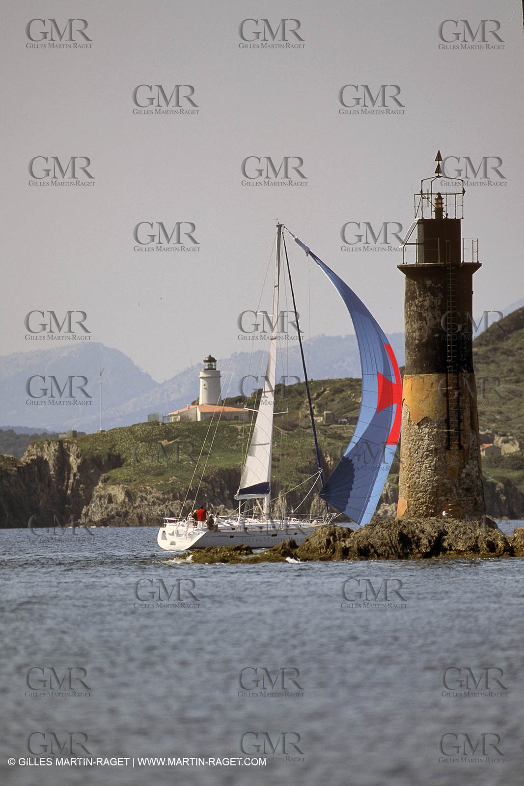 Crusing monohull sailing