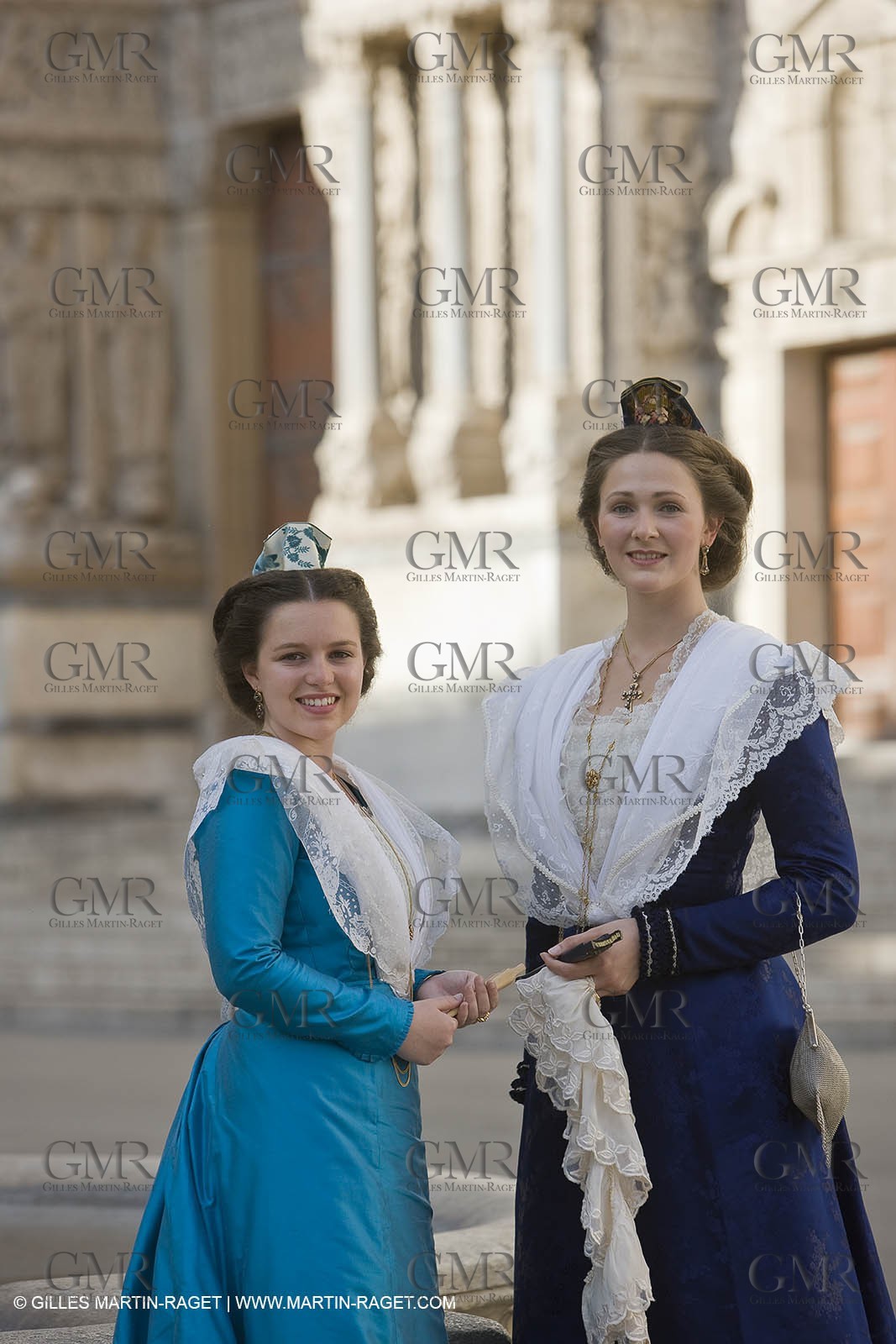 17 juin 2008 - Arles (Fra,13) - two queen if Arles, Caroline Serre et Nathalie Chay