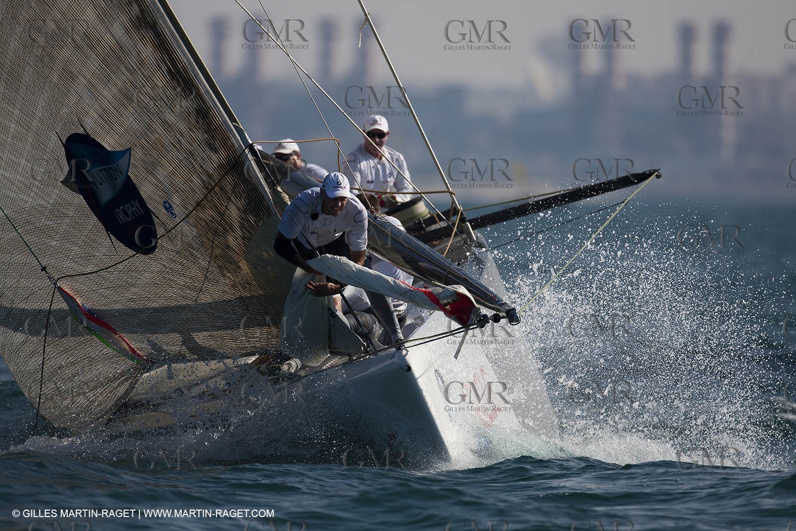 26 11 2010 - Dubai (UAE) - Dubai Louis Vuitton Trophy -1 2 final - BMW ORACLE Racing Vs All4One