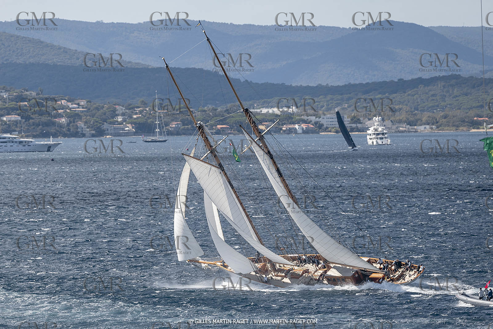 28 09 2022? Saint-Tropez,(FRA,83), Les Voiles de Saint-Tropez 2022 Régate N° 2 poup les modernes, navigation libre pour les grandes goélettes