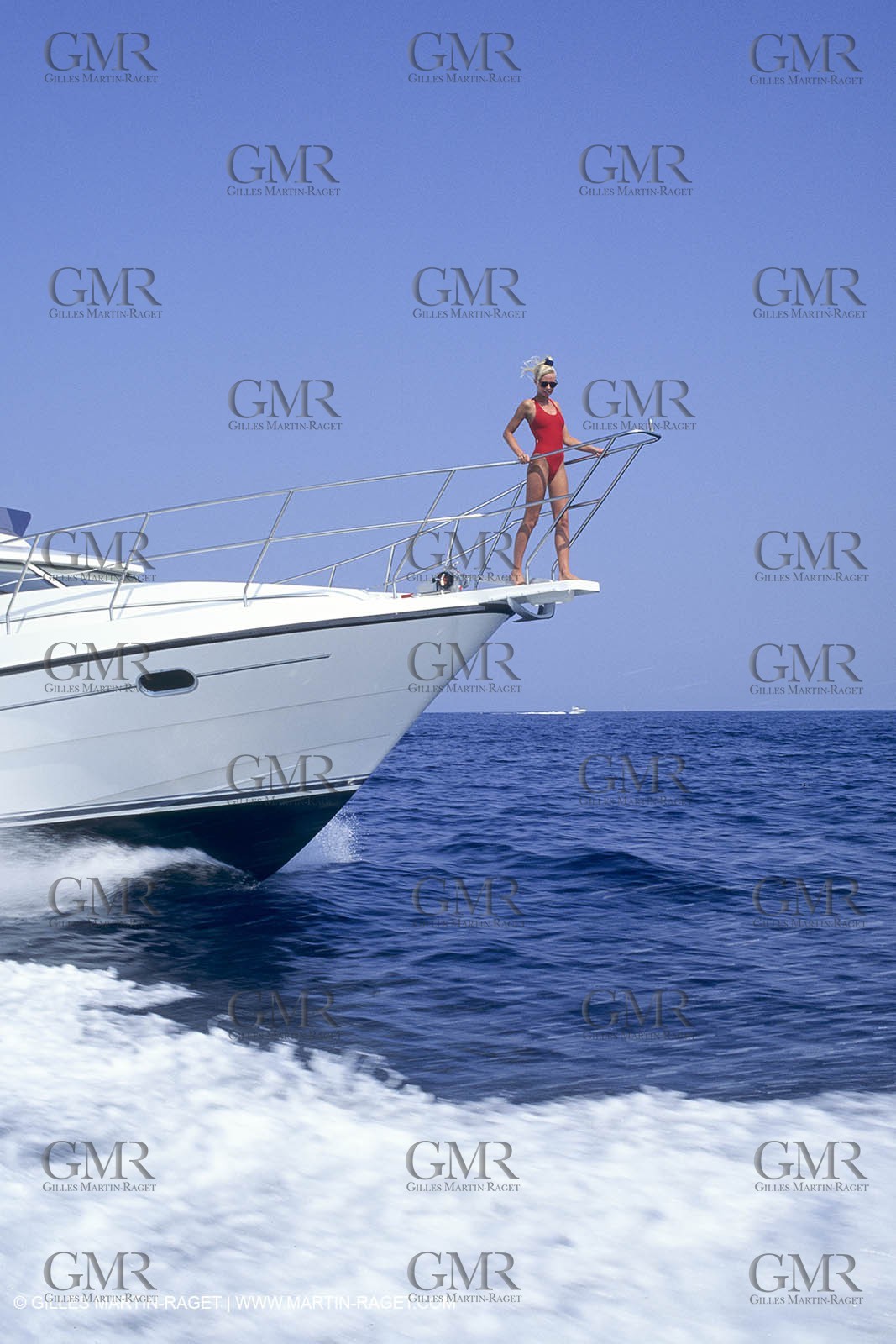 Powerboating, cruising, people