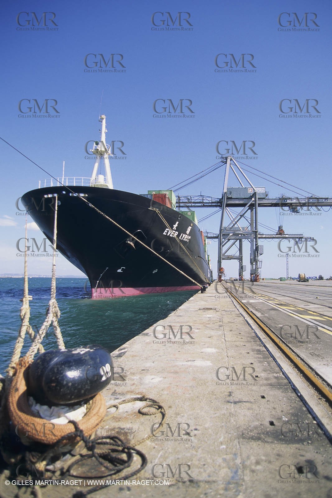 Monde maritime, opérations porturaires, ports, manoeuvres, marine world, harbour operations, maritime shipping,