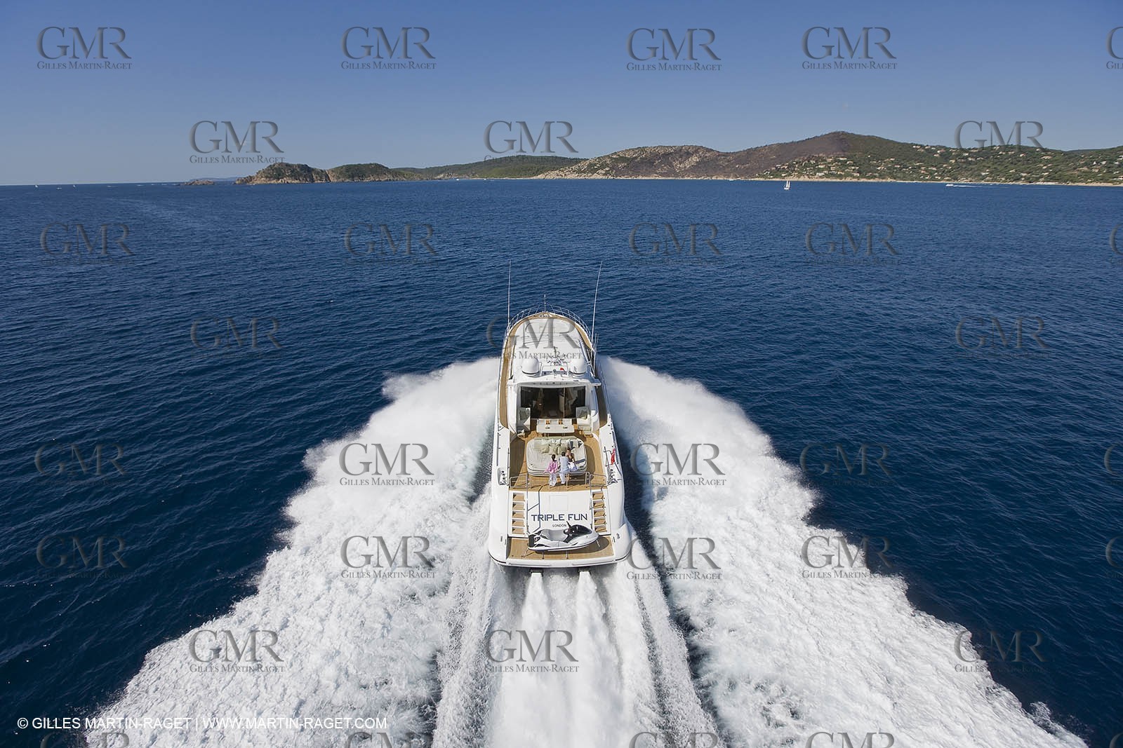 06 09 2007 - Saint Tropez (FRA, 83) - Superyachts - Motoryachts - Mangusta 92 Triple Fun in Saint Tropez - Mooring at Club 55 at Pampelonne Beach