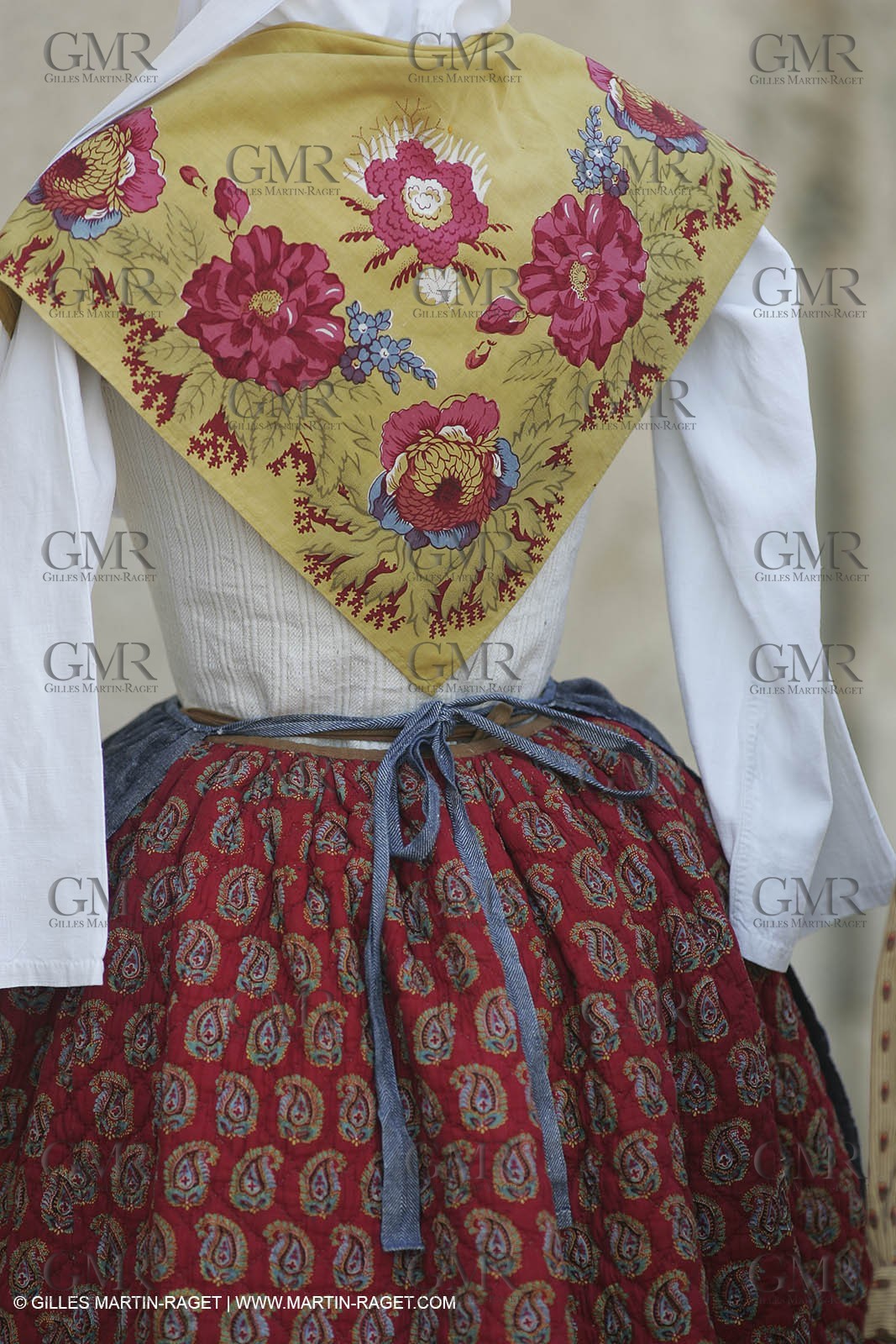 May 2004 - La Tour d'Aigues (FRA, 84) - Old costumes for women of the South exhibition