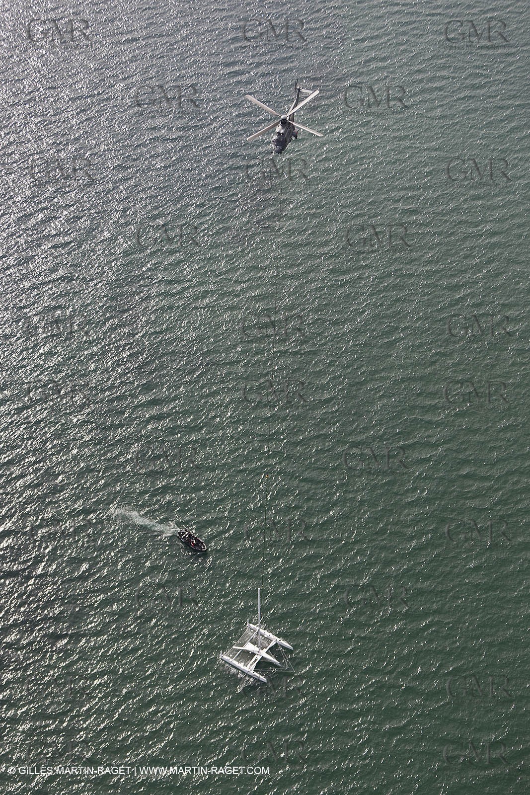 08 10 10 - St Sulpice (SUI) - Hydroptere.ch touches water