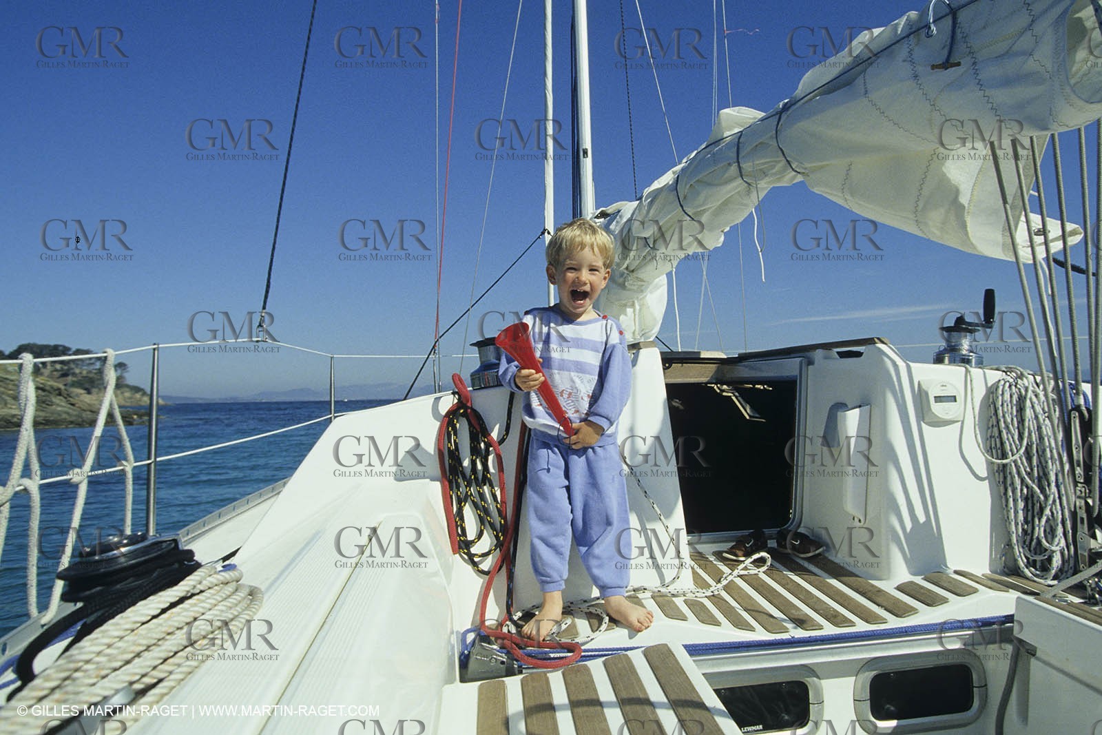 Sailing, cruising, children onboard