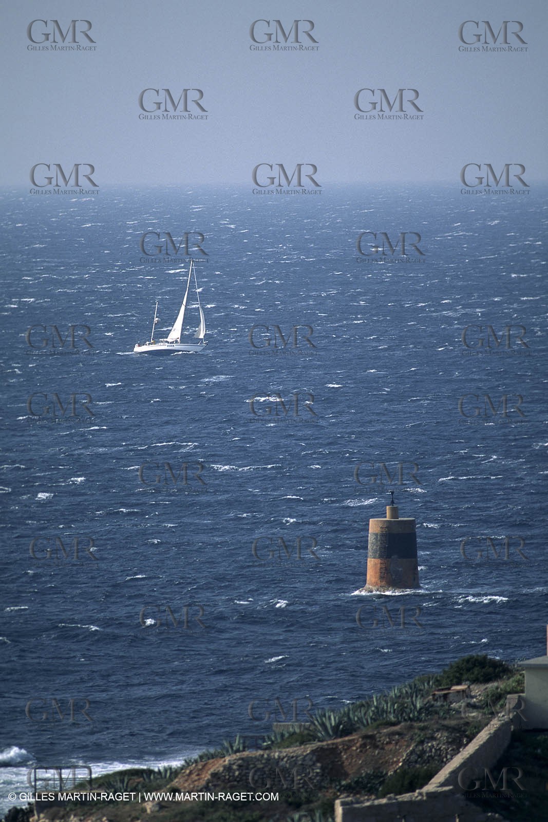 Crusing monohull sailing