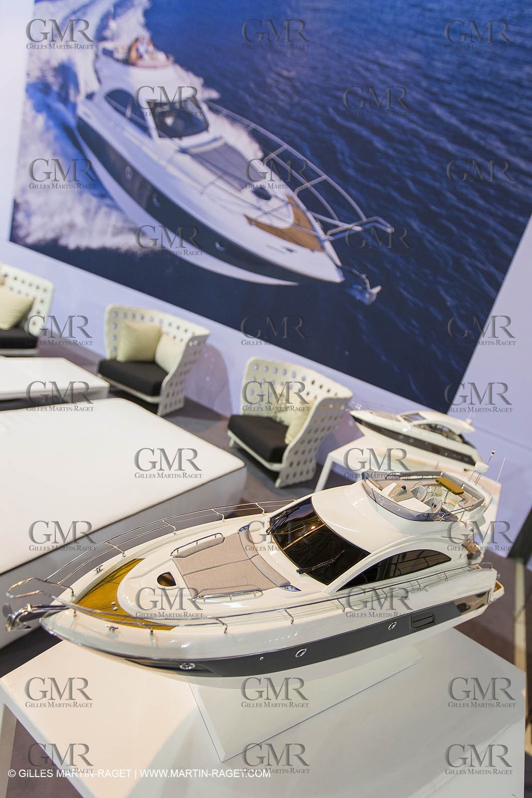 10 12 2013 - Paris (FRA,75) -Paris Boat Show - Beneteau booth