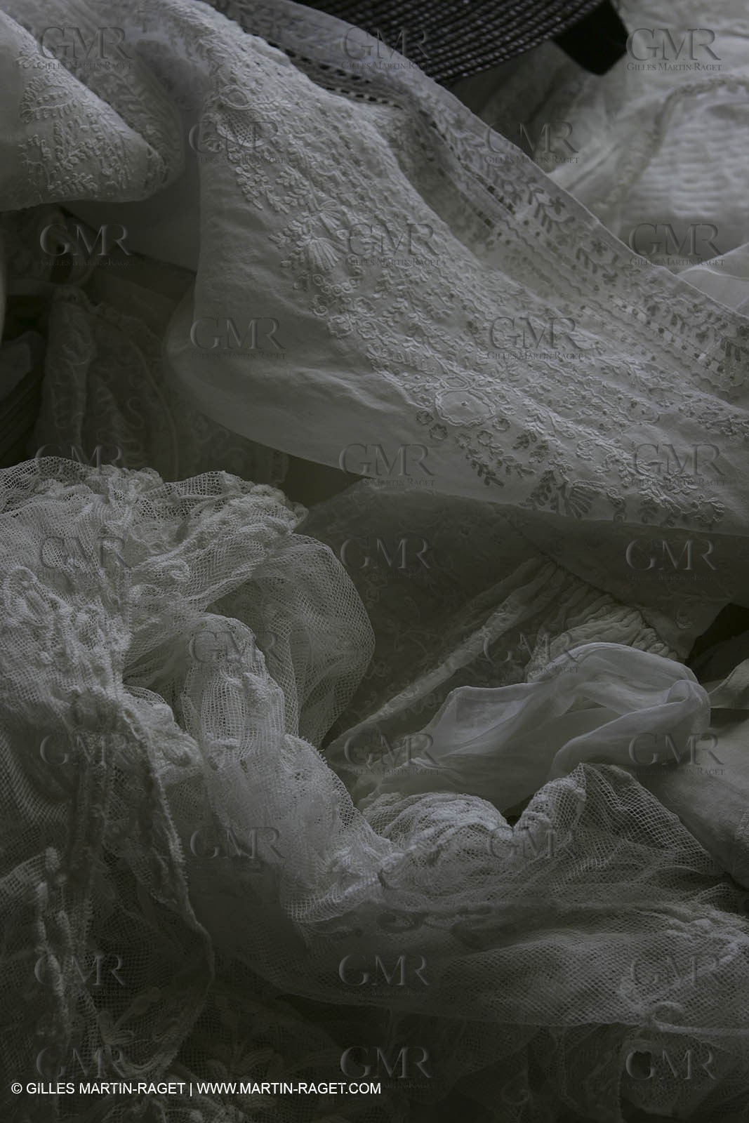 May 2004 - La Tour d'Aigues (FRA, 84) - Old costumes for women of the South exhibition