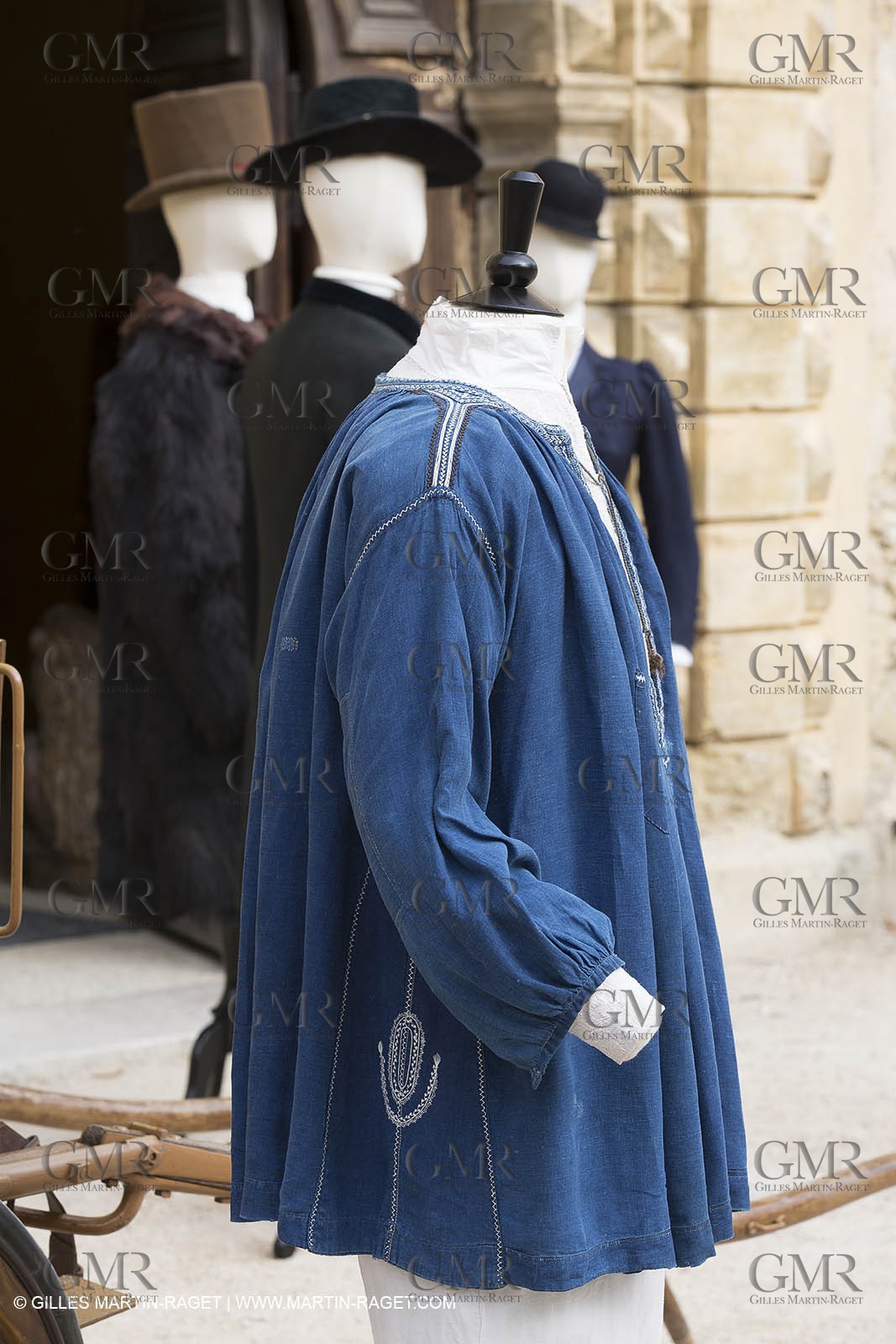 31 10 2013 - Ansouis (FRA,84) - Chateau d'Ansouis - Costumes de l'exposition Habits d'hommes