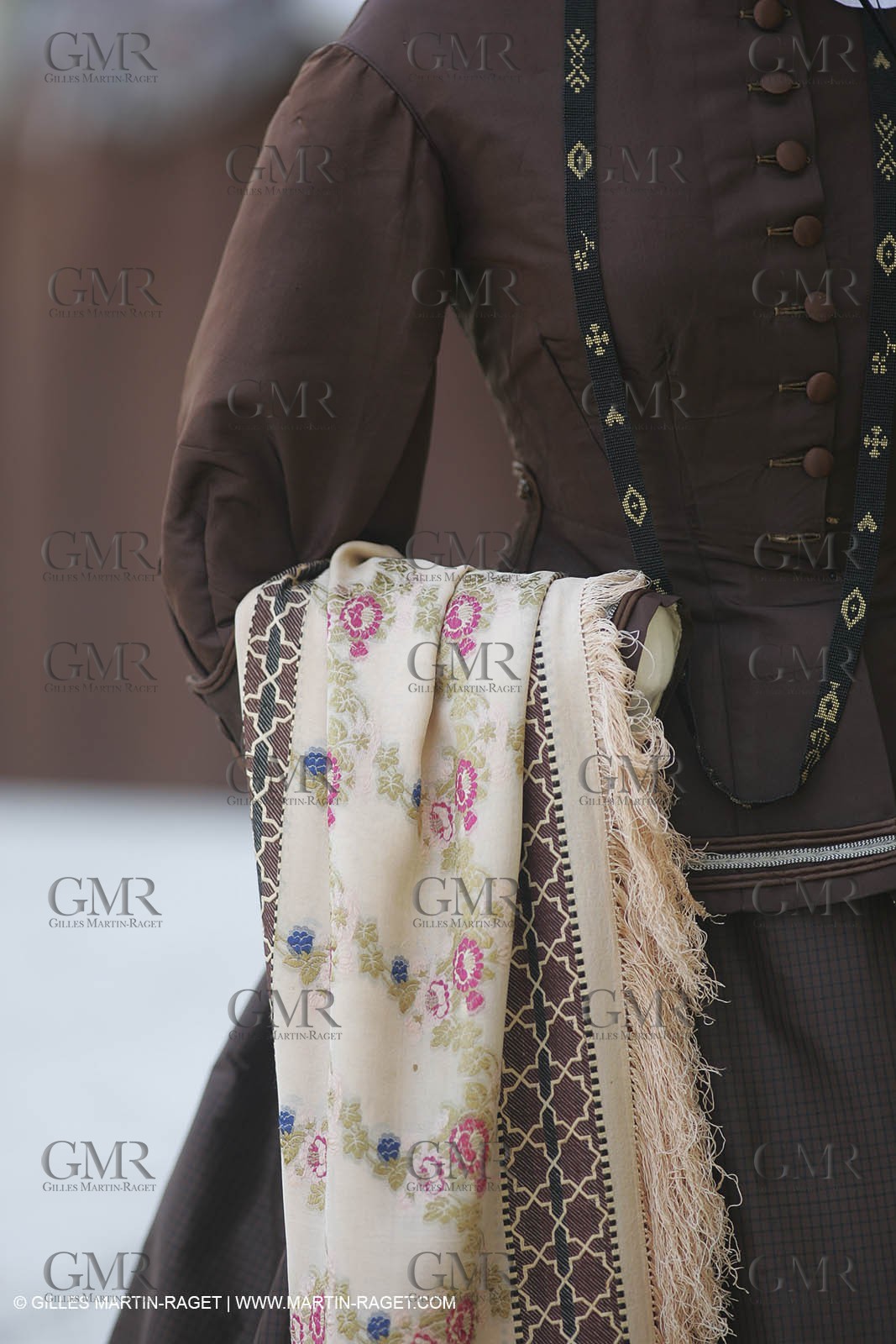 Mai 2004 - La Tour d'Aigues (FRA, 84) Costumes anciens pour l'exposition Femmes du Midi