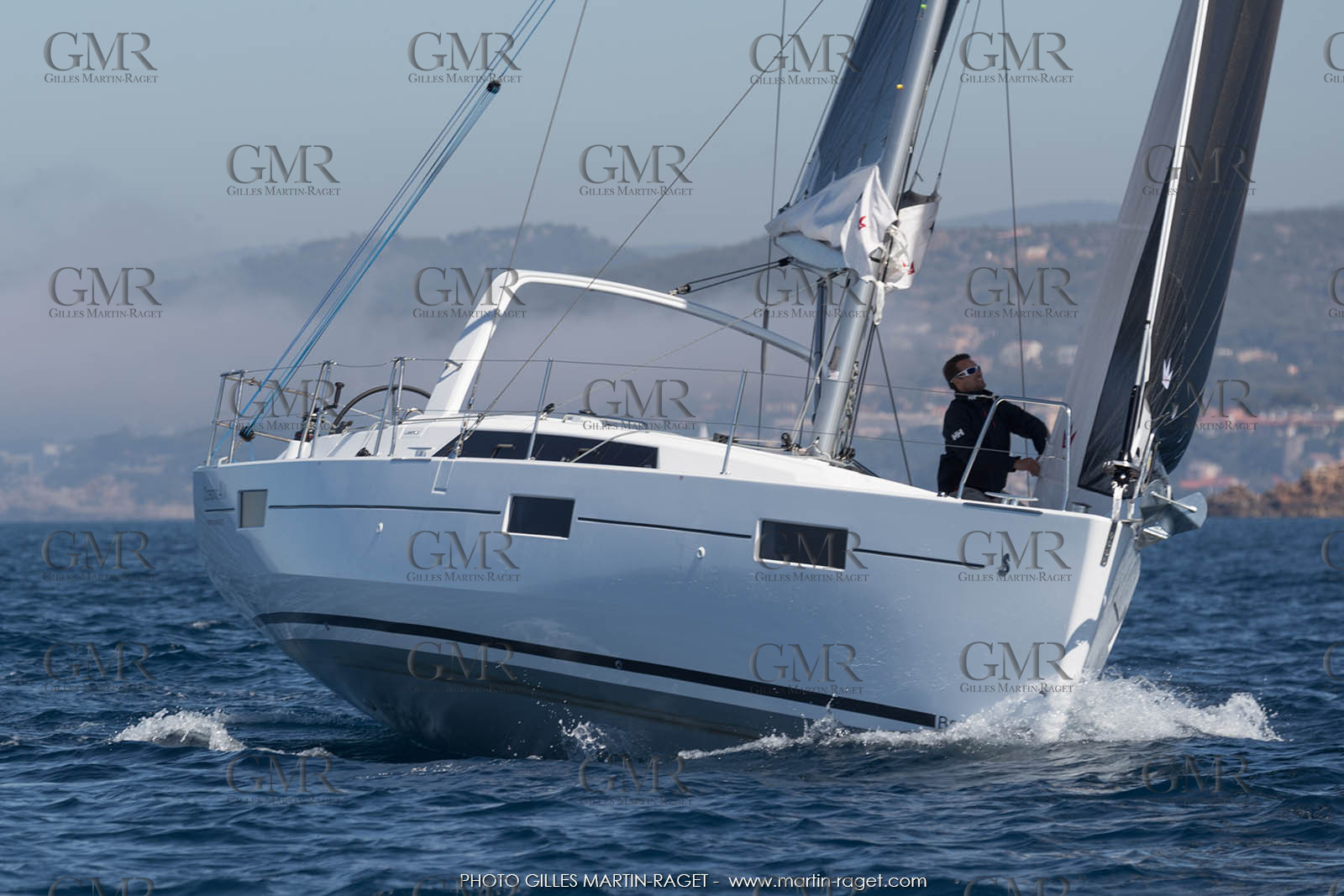 04 07 3017; Les EMbiez (FRA; 83) - Chantier Beneteau; Oceanis 41.1