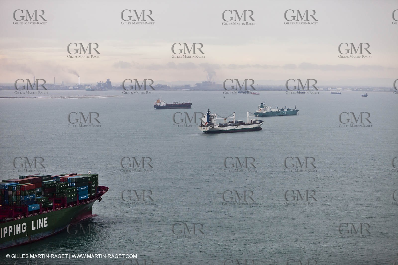 01-11-2010 - FOS (FRA,13) - Grêve du Port Autonome de Marseille - 01 11 2010 - FOS (FRA,13) Commercial Port on strike