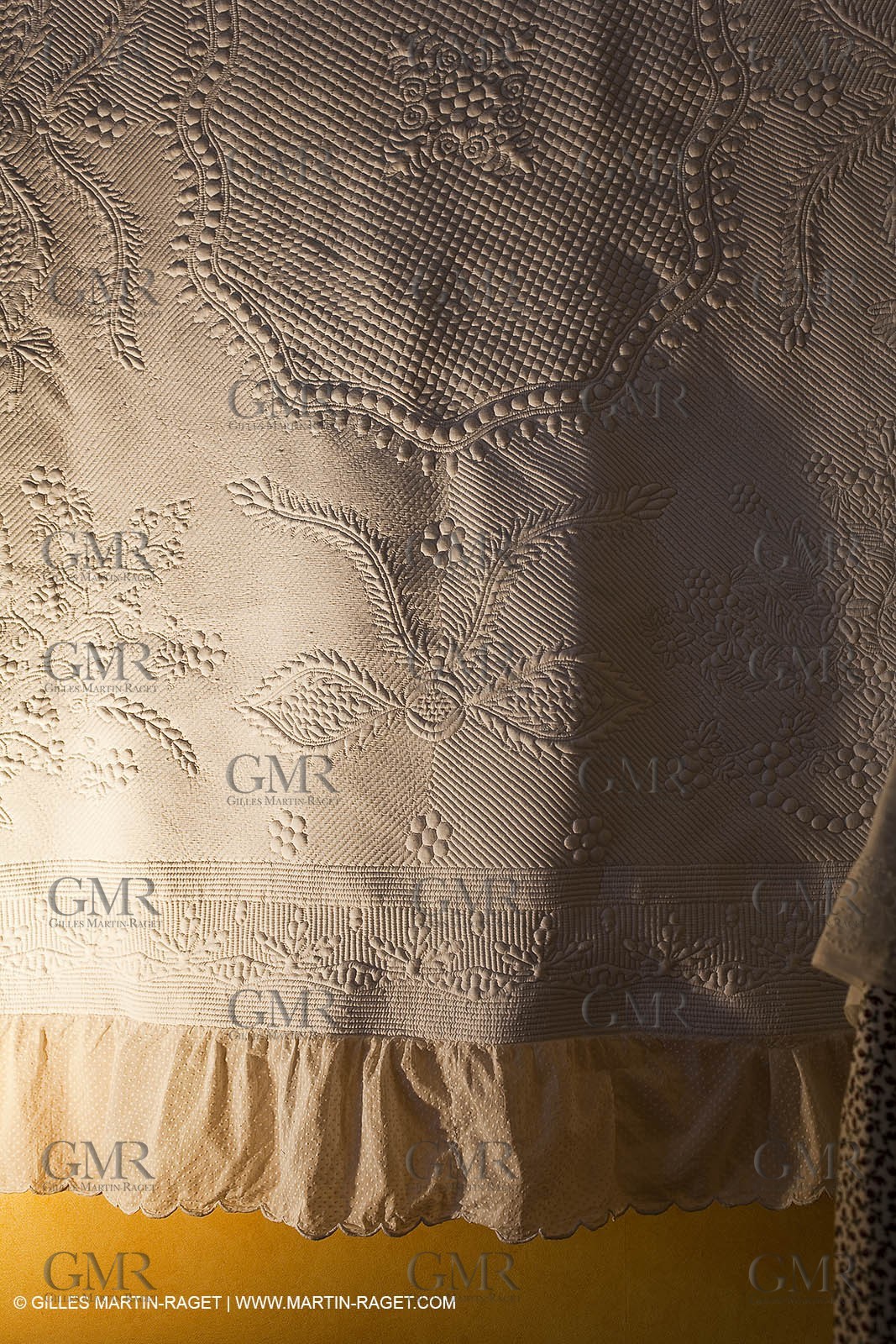 December 2009 - Boutis