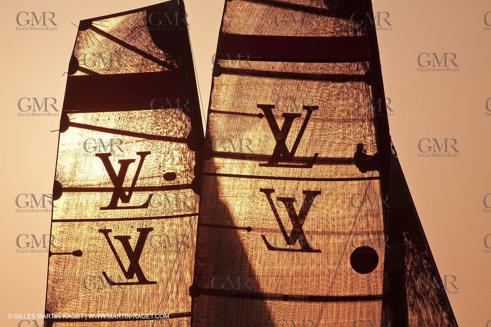 25 11 2010 - Dubai (UAE) - Dubai Louis Vuitton Trophy -  BMW ORACLE Racing - Fleet races