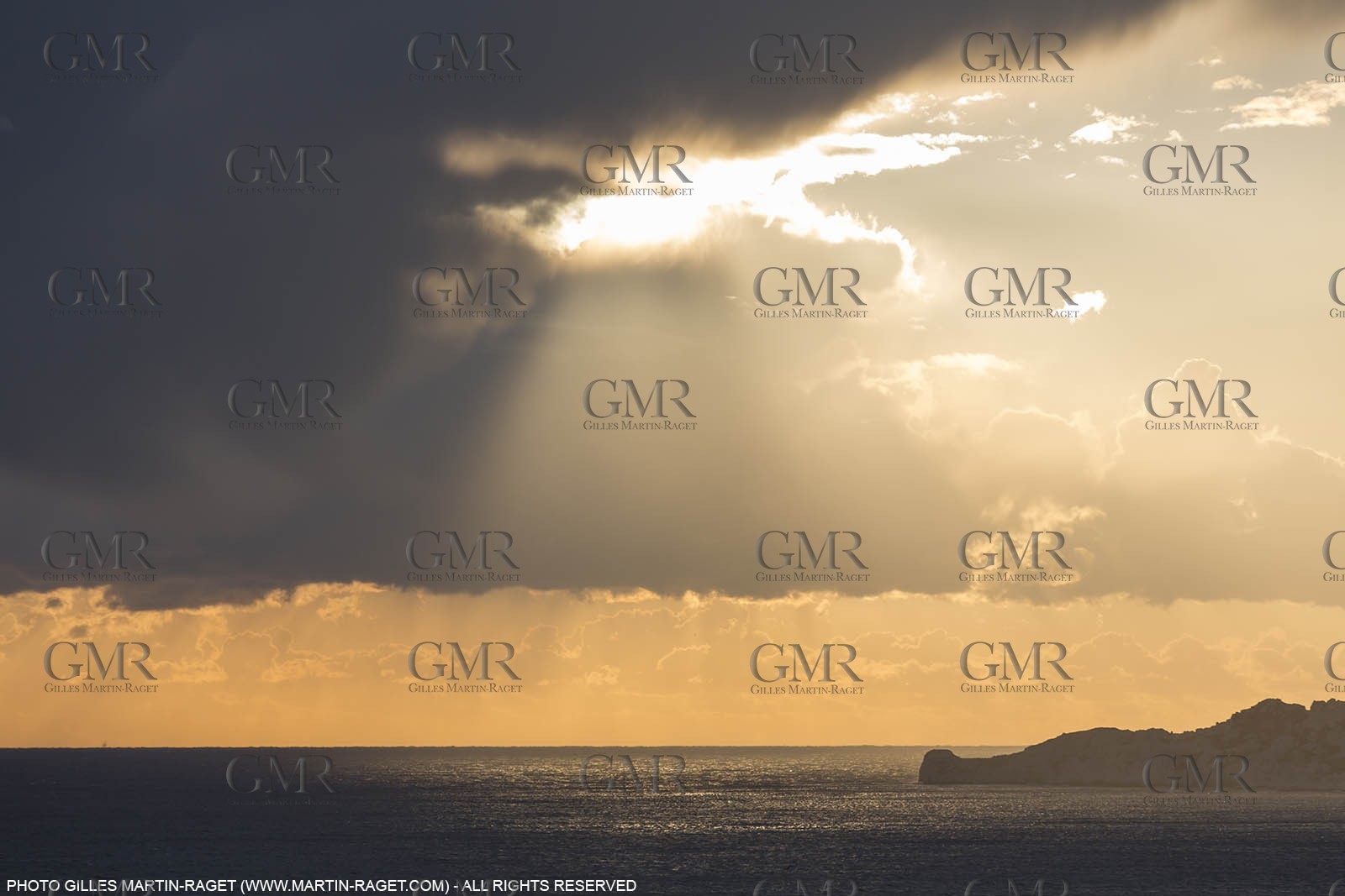 05 03 2015, Marseille (FRA,13), Col de Sormiou, Marseilles as seen from Sormiou pass