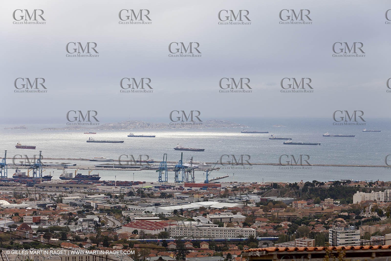 25 10 2010 - Marseille (FRA,13) - Ships at the mooring due to a strike of the harbour staff