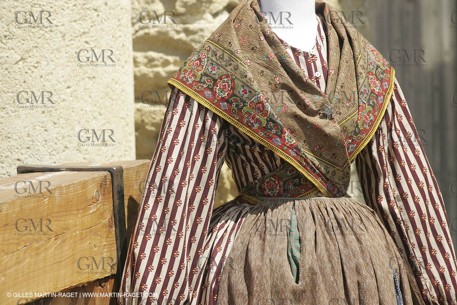May 2004 - La Tour d'Aigues (FRA, 84) - Old costumes for women of the South exhibition