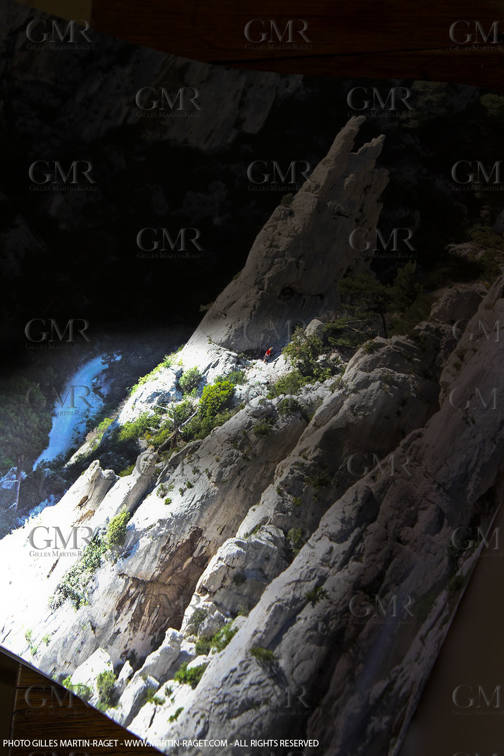 09 11 2010 - Marseille (FRA,13) - Photos odf the book Calanques, Si proches, si lointaines, Ed. Cres, Words by Juliette Lembot, Photos by Gilles Martin-Raget