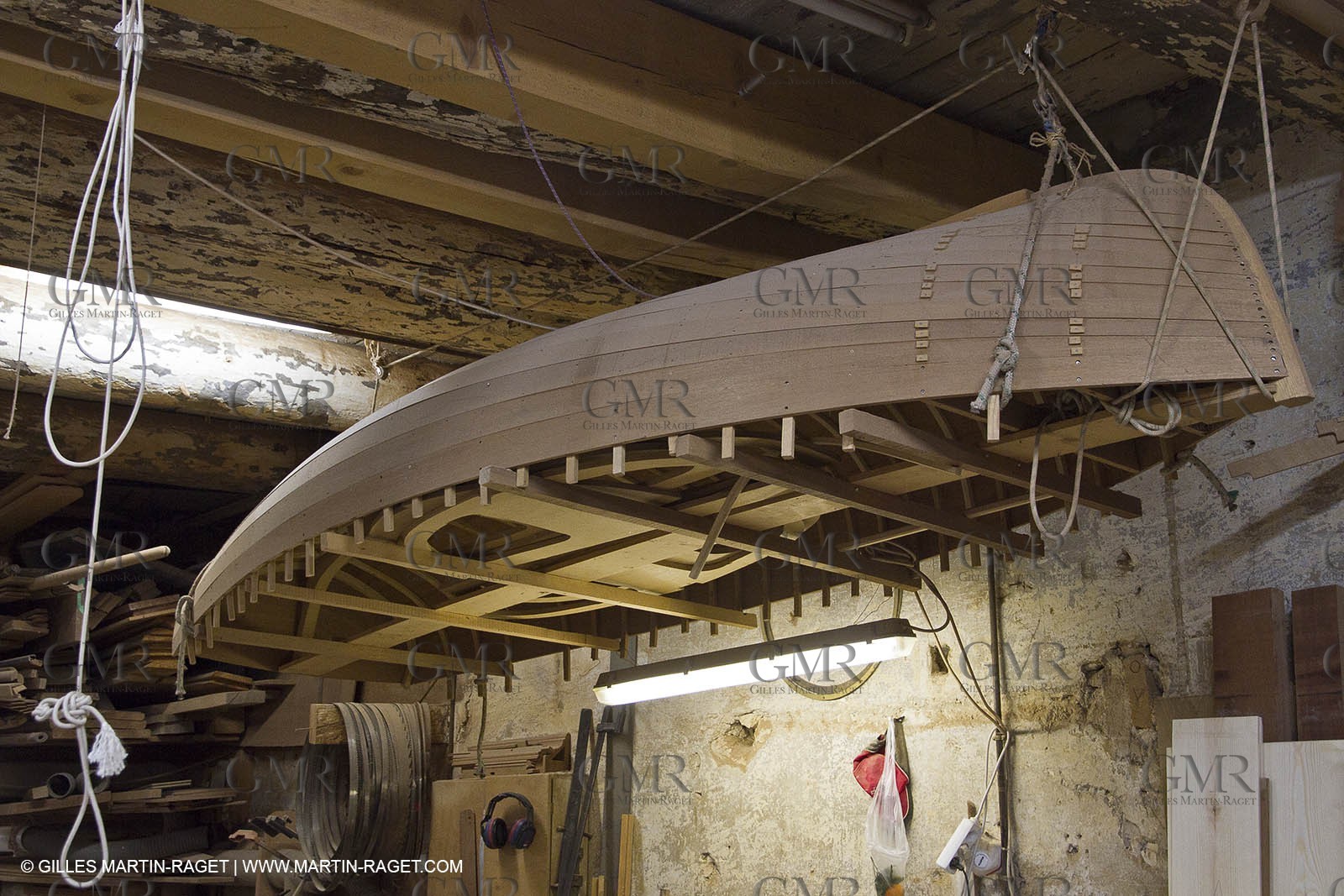 5 11 2011 - Marseille (FRA,13) - Alcyon - construction - Marc and edith Frilet meet Daniel Scotto in his workshop