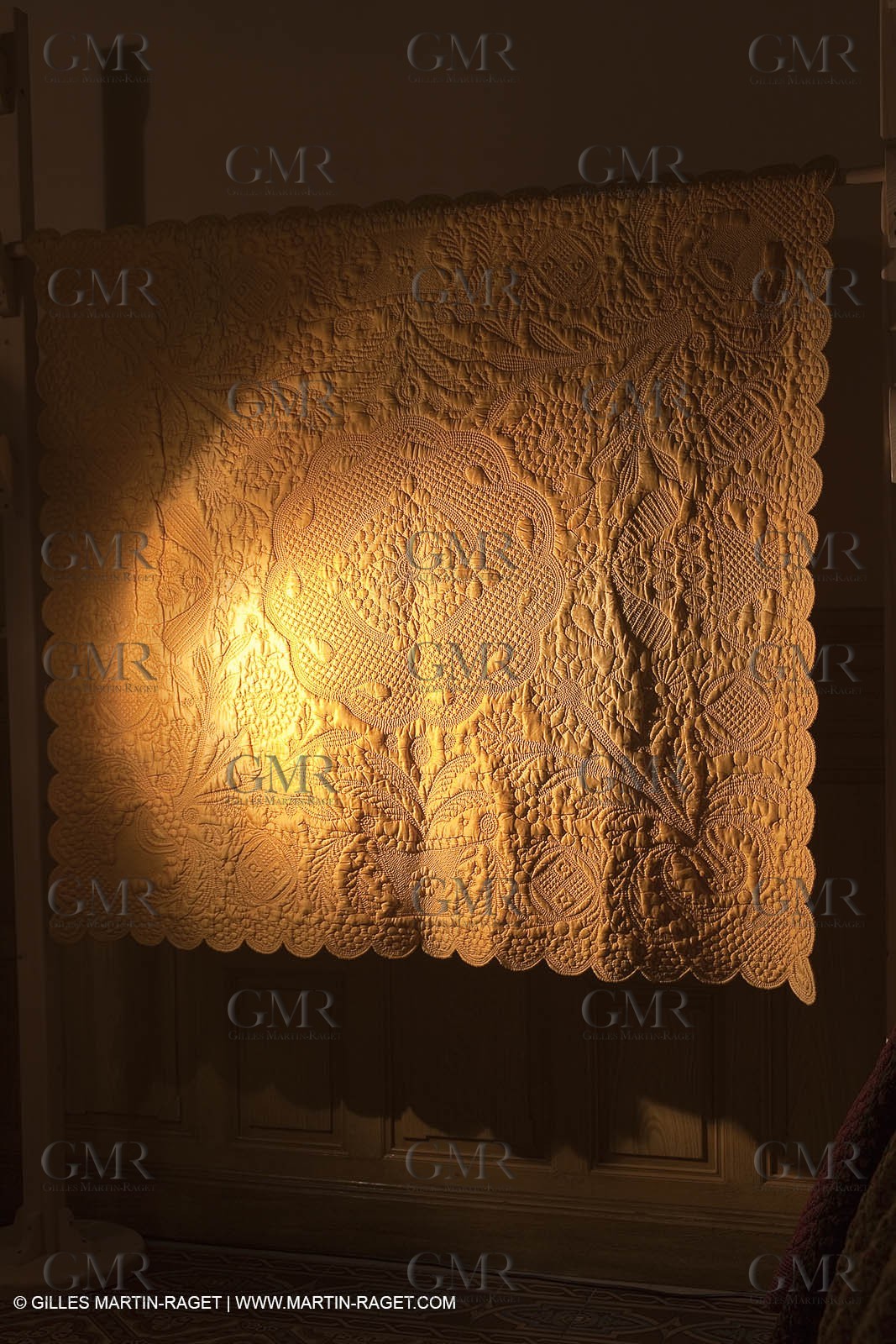 December 2009 - Boutis