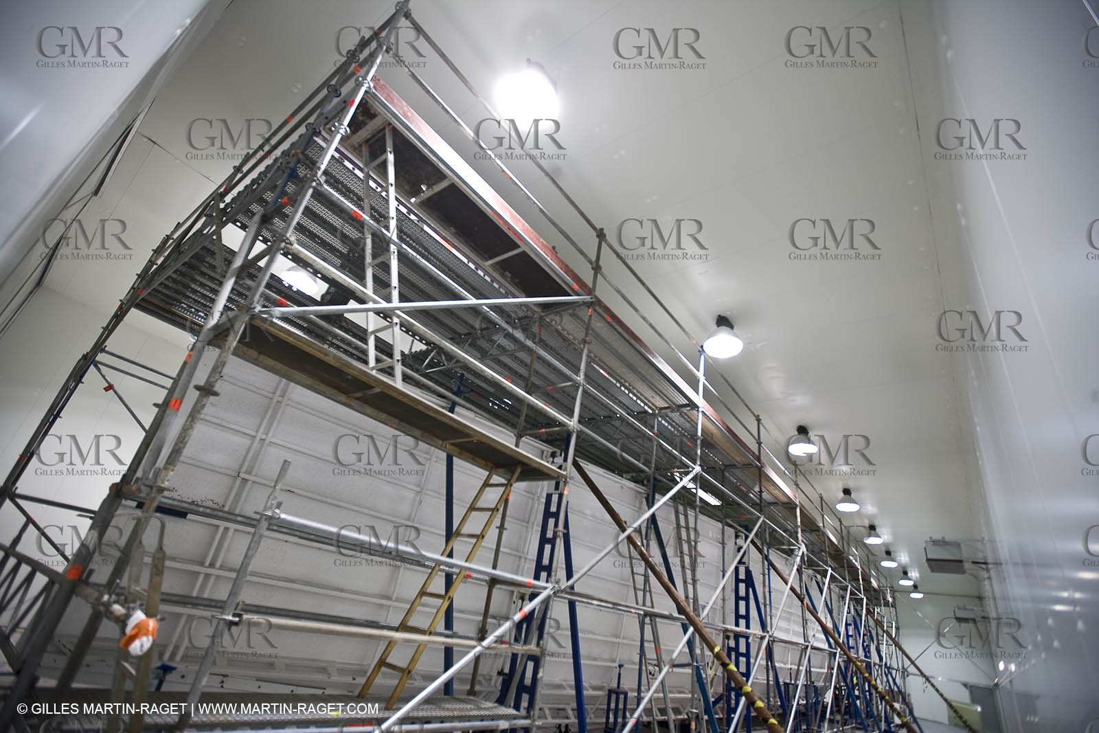 22 01 2008 - La Ciotat (FRA, 13) - Construction of cruising catamaran Nahema at H2X boatyard -modules lamination