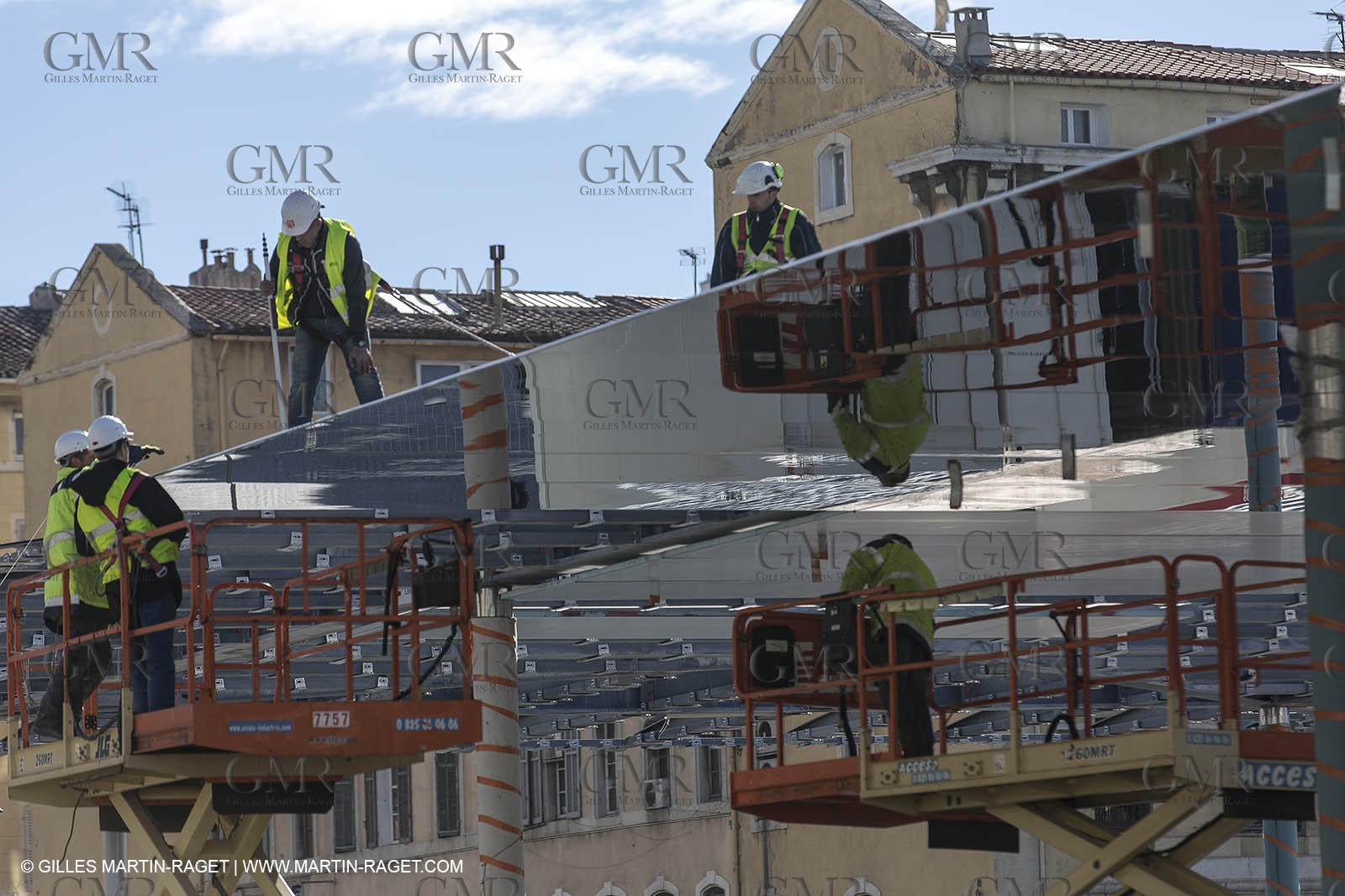 04 02 2013 - Marseille (FRA,13) - Vieux Port (historical port) refit - Works on the shadow maker