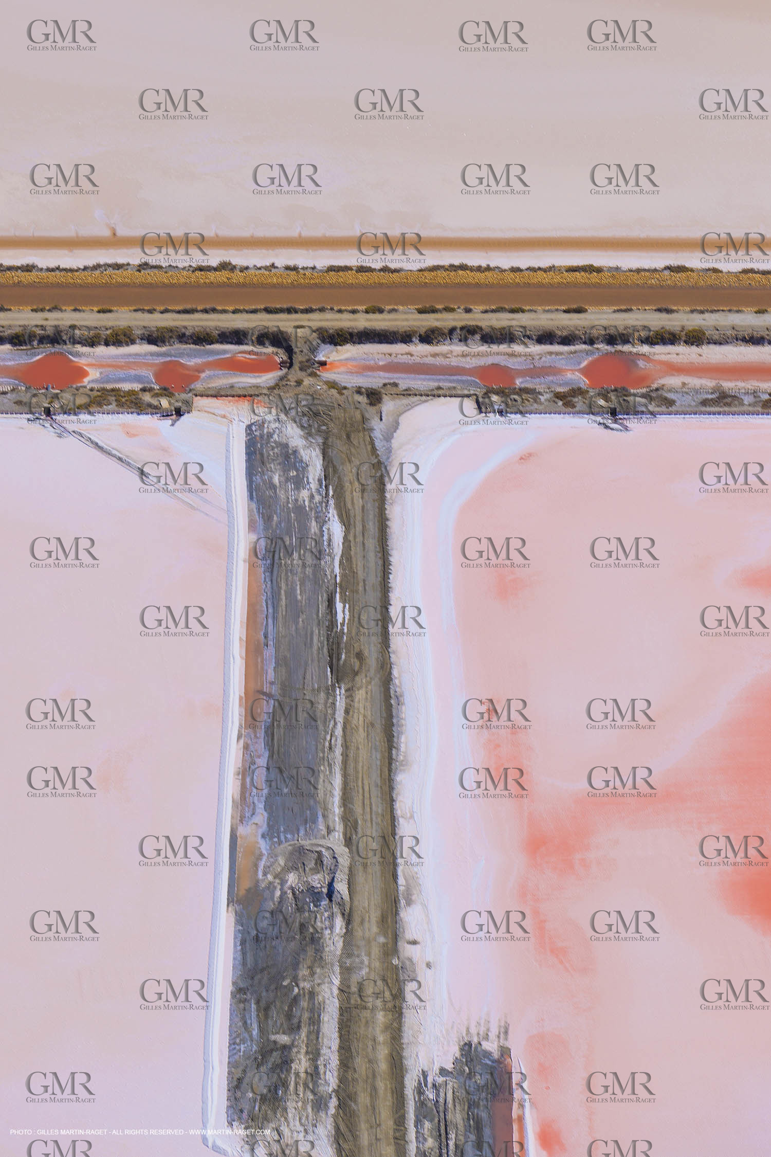 Marais salants à Aigues Mortes