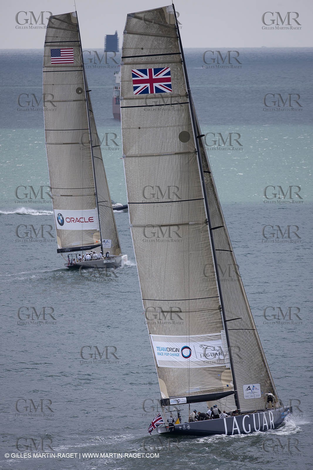 05 08 2010 - Cowes (UK, IOW) - The 1851 Cup -  BMW ORACLE Racing - Round The Island Race - Rounding  No Man's Land fort