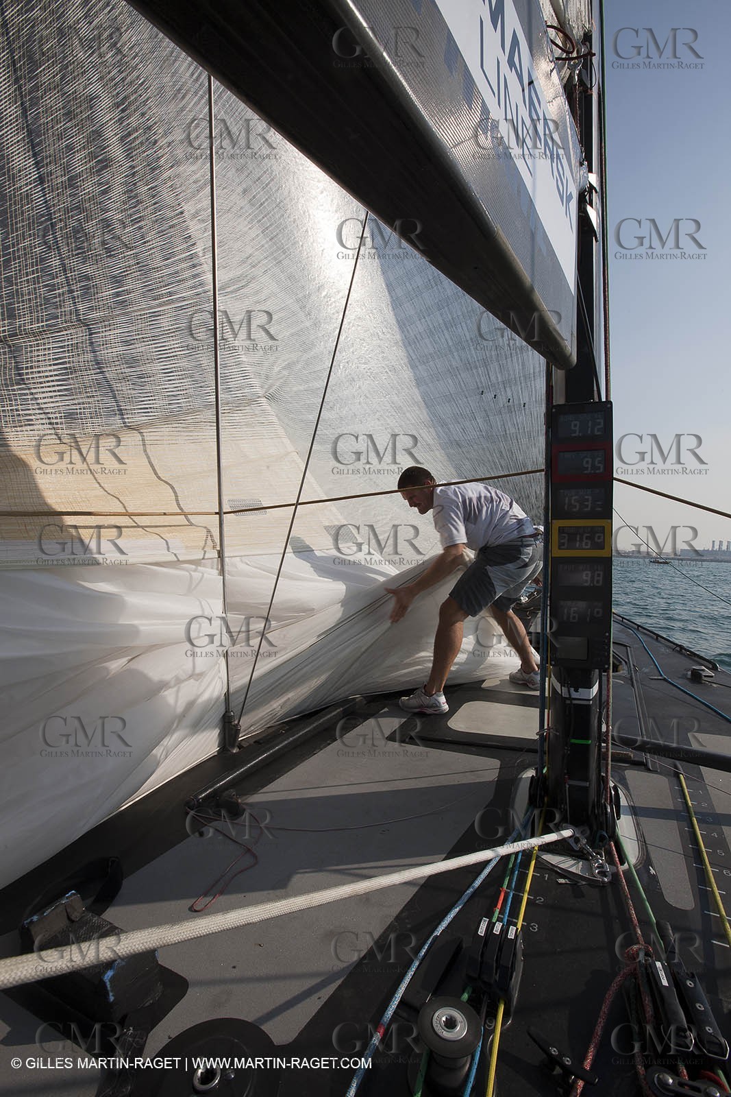 14 11 2010 - Dubai (UAE) - Dubai Louis Vuitton Trophy -  BMW ORACLE Racing - Training - Onboard Vs All 4 one