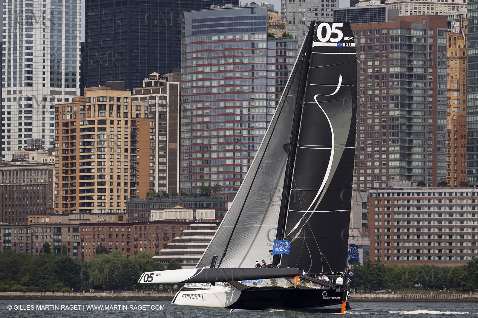 05 07 2012 - New York (USA) - Ocean Krys Race - Speed runs in fornt of NY city