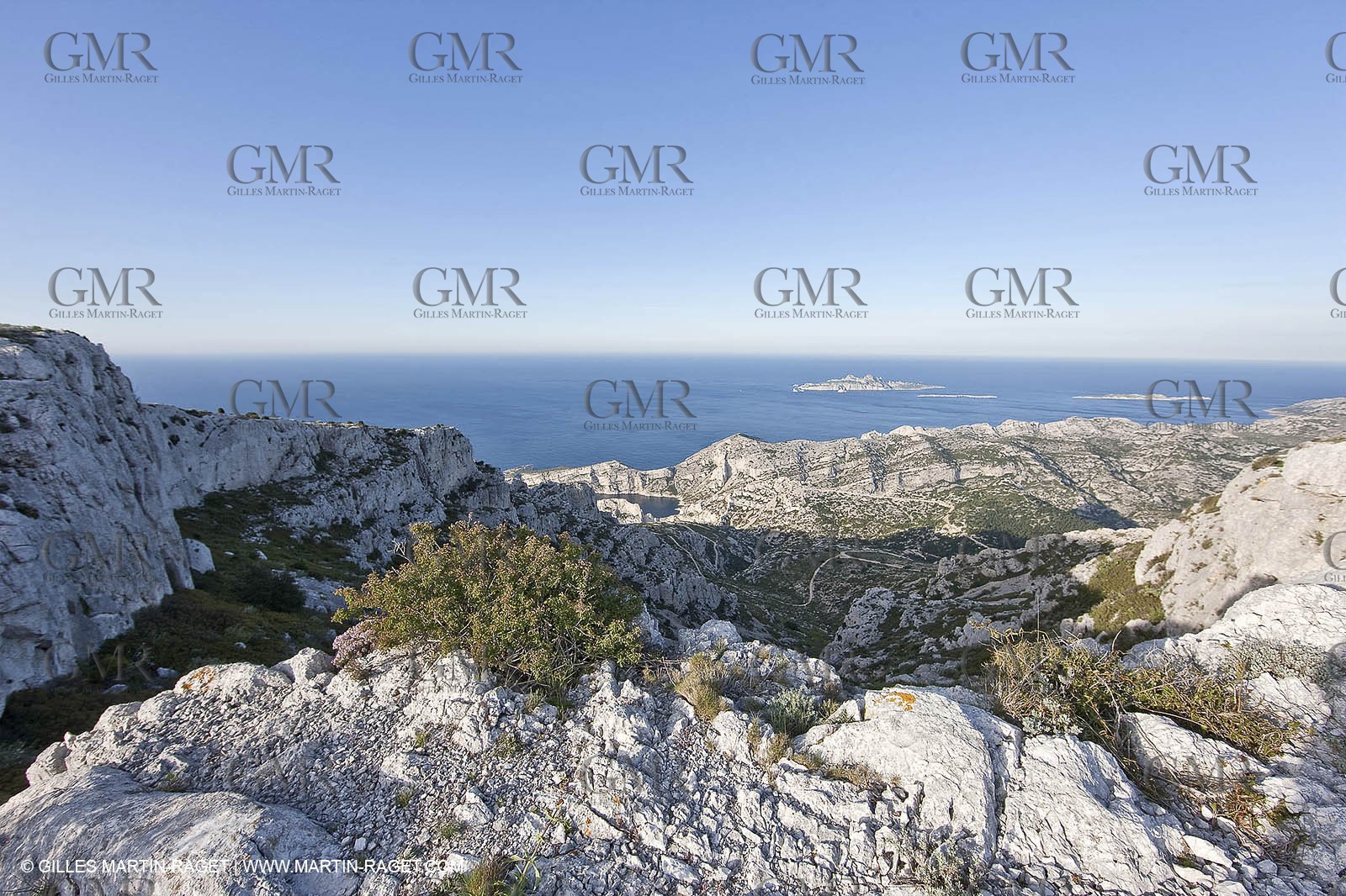 30 04 2009 - Marseille (FRA, 13) - Les Calanques - At the summit of Mount Puget