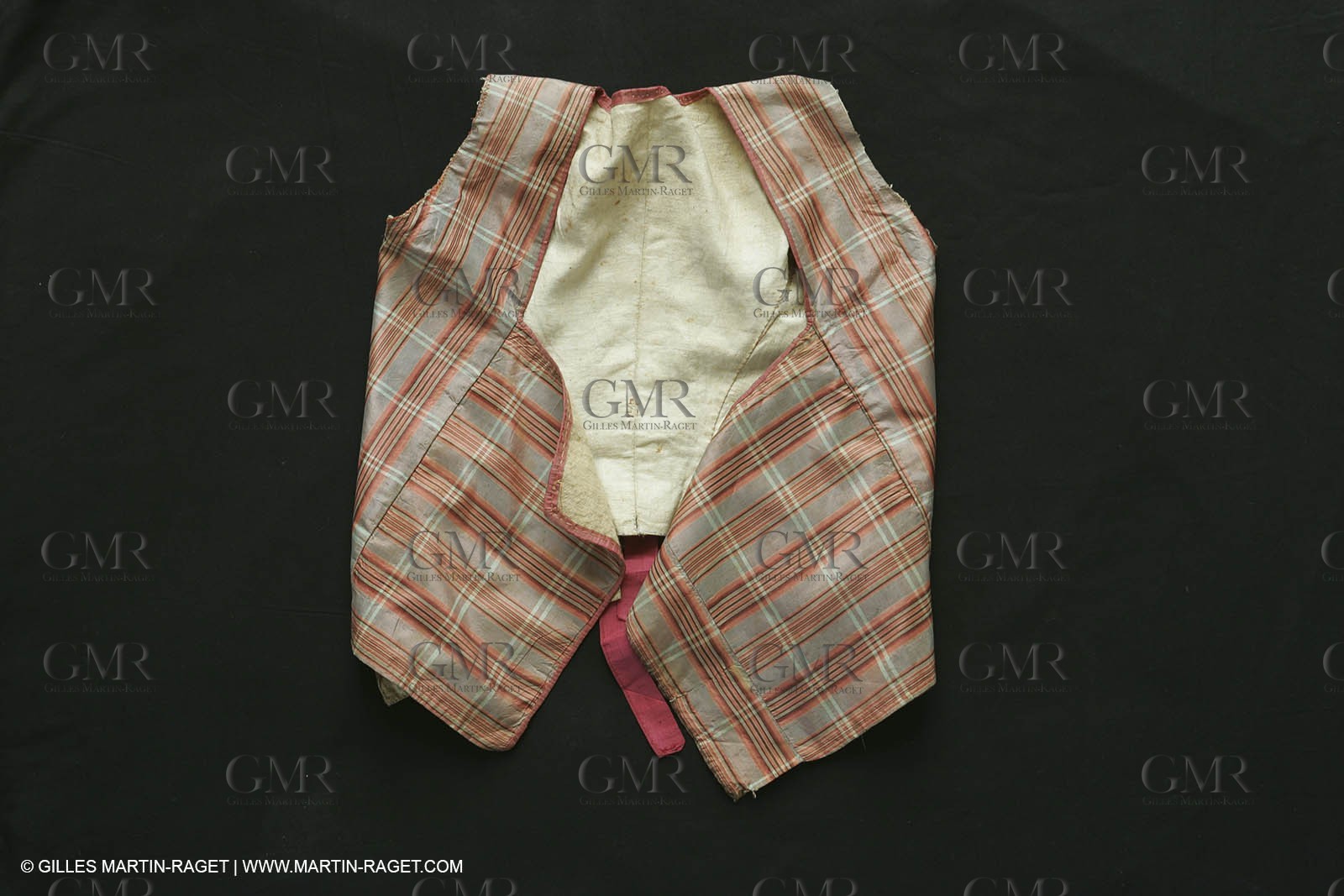 May 2004 - La Tour d'Aigues (FRA, 84) - Old costumes for women of the South exhibition