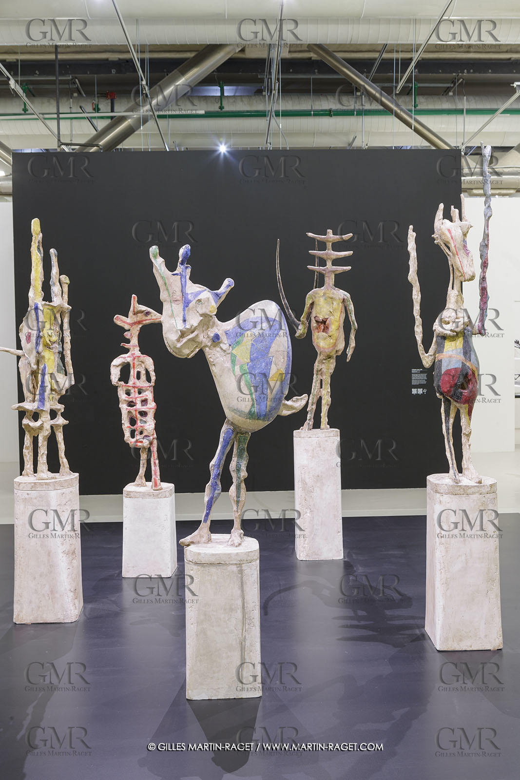 02 05 2023, Paris (FRA), oeuvre de Germaine Richier, Exposition Centre Pompidou 2023, L'échiquier , grand 1959, plâtre original peint, Pièce unique en 5 éléments : Le Roi (209 x 51 x 32,5 cm); La Reine 228,5 x 44,5 x 33,5 cm); Le Cavalier (169,5 x 37,5 x 41,5 cm); La Tour (200 x 40,5 x 29,5 cm); Le Fou (175,5 x 62 x 33,5 cm)