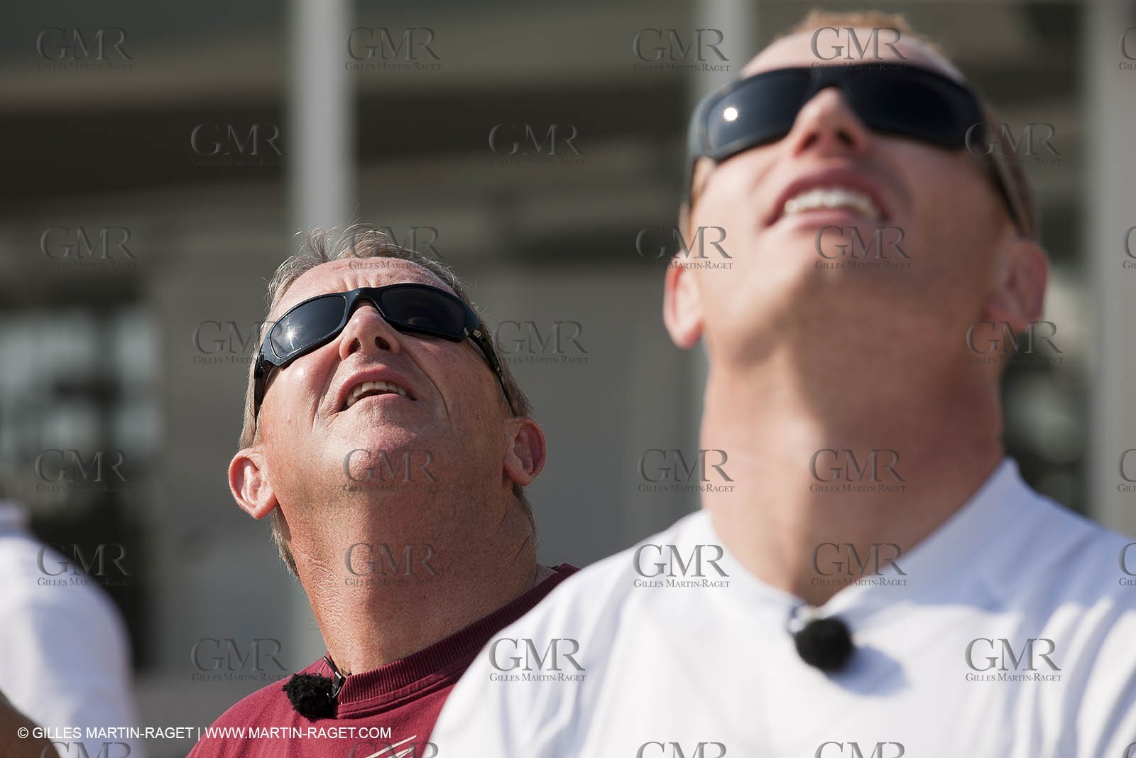 21 11 2010 - Dubai (UAE) - Dubai Louis Vuitton Trophy -  - Day off - James Spithill and Peter Lester go paragliding