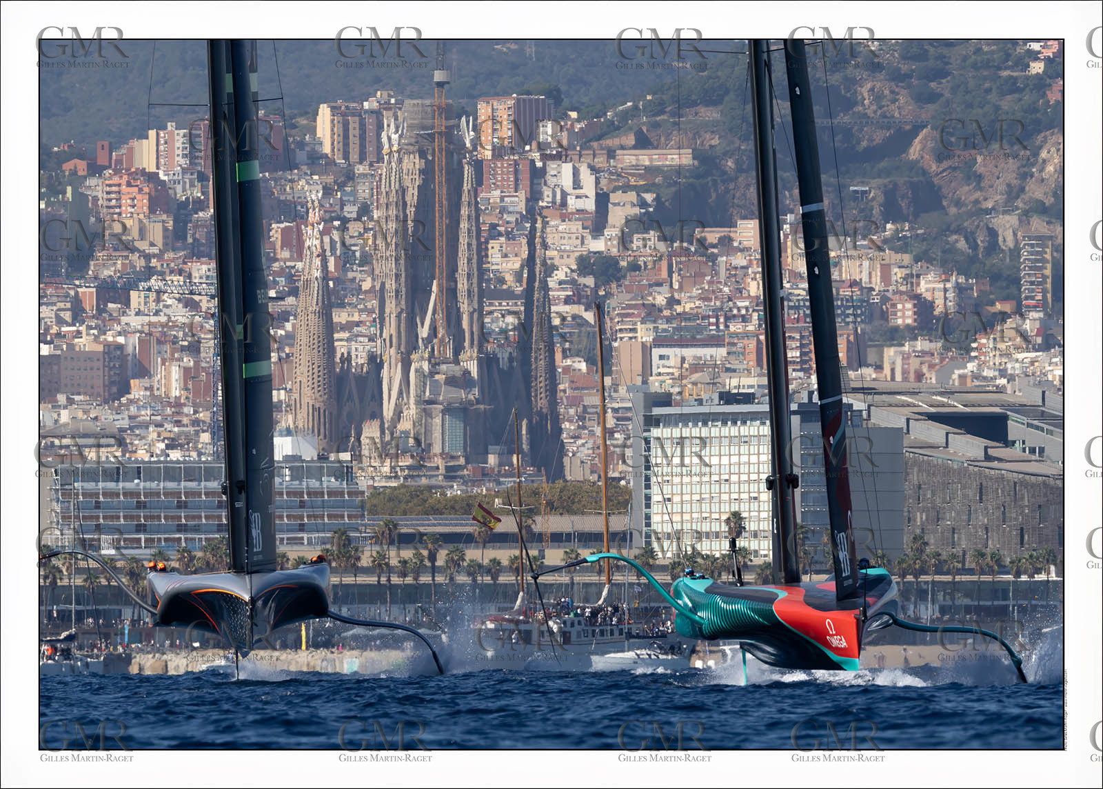 Produit : Tirage photo réalisé par nos soins sur imprimante jet d'encre professionnelle Epson à partir de 8 encres ultrachrome inaltérables (label Digigraphie).Formats au choix :. 30x40 cm. 50x70 cm. 80x120 cm.Choix des papiers :. Papier standard brillant 250 gr., filet noir, marge blanche, tirage non signé. Papier haut de gamme satiné 290 gr. filet noir, marge blanche, tirage vérifié et signé par l'auteur.. Autres supports (canvas, acrylique, dibond) sur demandeConditionnement : tube cylindrique renforcé.Options pour l'expédition :. colissimo + dépôt boîte aux lettres (France uniquement). Colissimo avec signature à réception. Transporteur express (2 jours ouvrés) avec signature à réceptionCliquez sur caddie pour sélectionner votre formule et démarrer la procédure de commande en ligne
