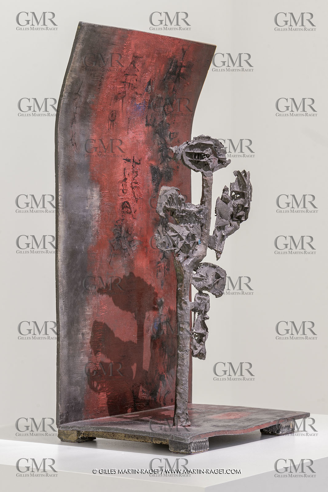 02 05 2023, Paris (FRA), oeuvre de Germaine Richier, Exposition Centre Pompidou 2023, L'Echelle, oeuvre en collaboration avec Zao Wou-Ki 1956, Plomb et huile sur plomb, Pièce unique, 82 x 46 ,5 x 31,5 cm, Collection particulière