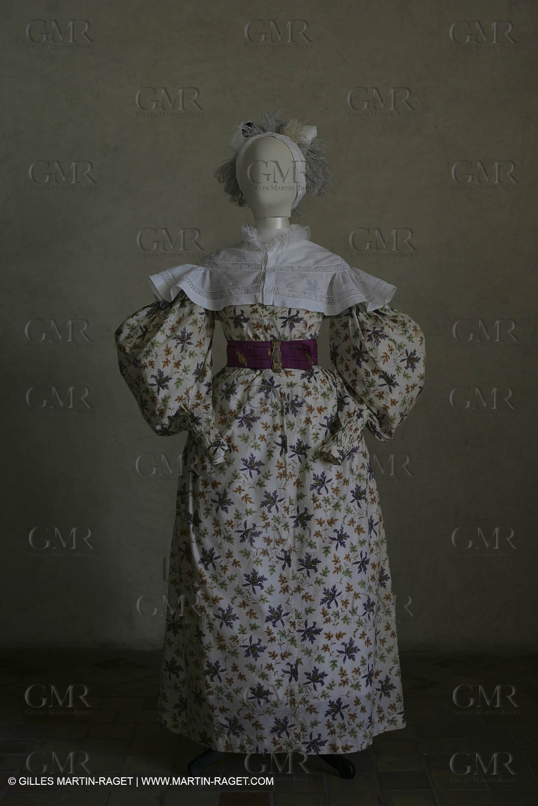 May 2004 - La Tour d'Aigues (FRA, 84) - Old costumes for women of the South exhibition
