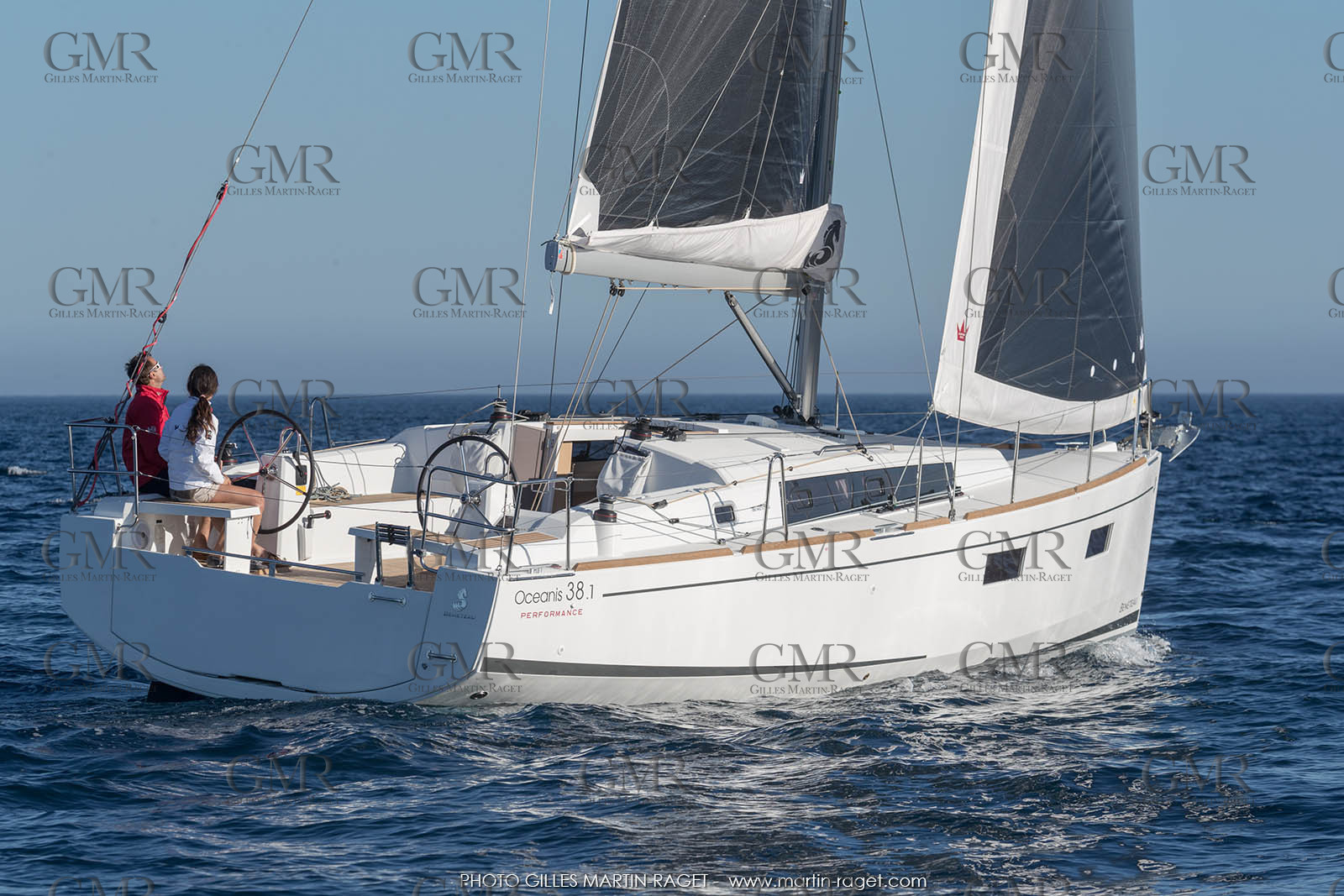 04 07 3017; Les EMbiez (FRA; 83) - Chantier Beneteau; Oceanis 38.1