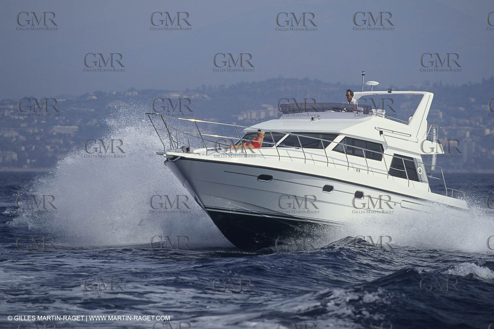 Powerboating, cruising