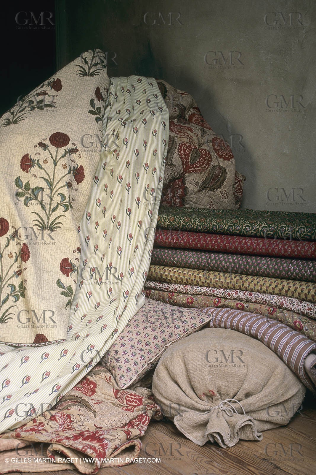 France, Provence, Traditionnal costume from Arles